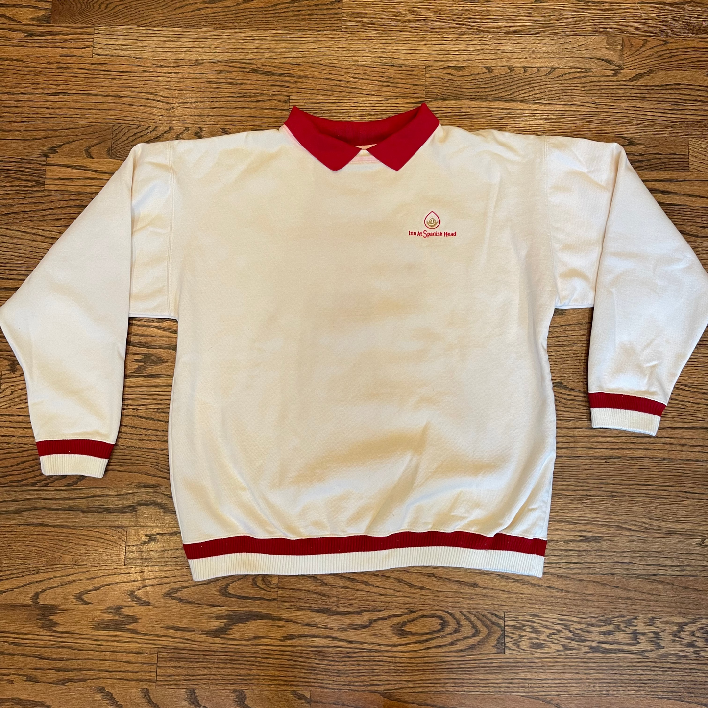 Vintage Inn at Spanish Head Crewneck Sweatshirt – Cream & Red Retro Pullover | The Attic Clothing