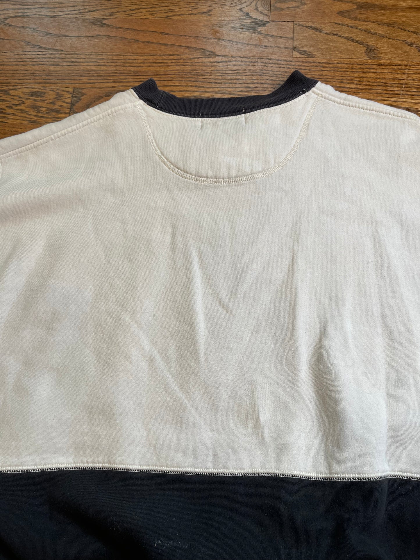 Vintage La Mode Two-Tone Crewneck Sweatshirt – Black & Cream Pullover | The Attic Clothing