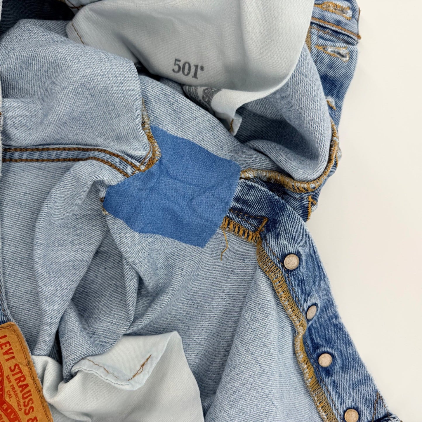 Levis 501 Original Fit Straight Leg Button Fly Jeans 36x31 Light Wash Blue