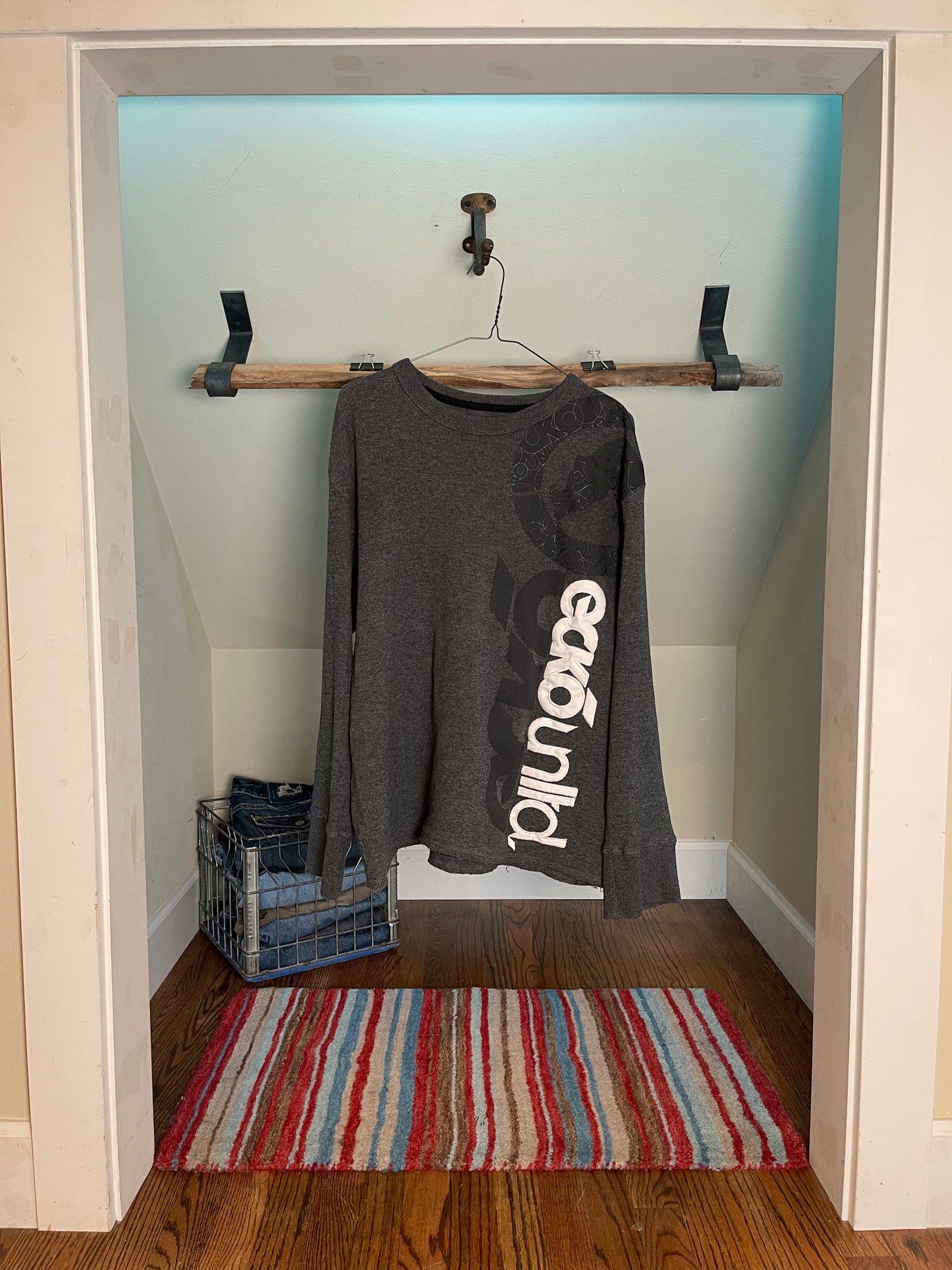 Ecko Unltd. Grey Long Sleeve Graphic Tee – 2000s Streetwear Classic | The Attic Clothing