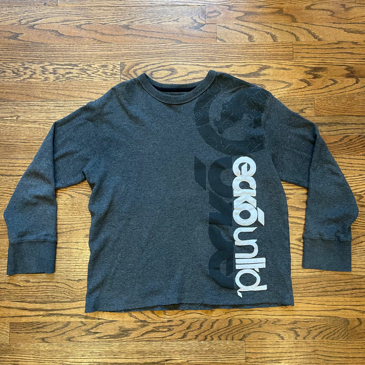 Ecko Unltd. Grey Long Sleeve Graphic Tee – 2000s Streetwear Classic | The Attic Clothing