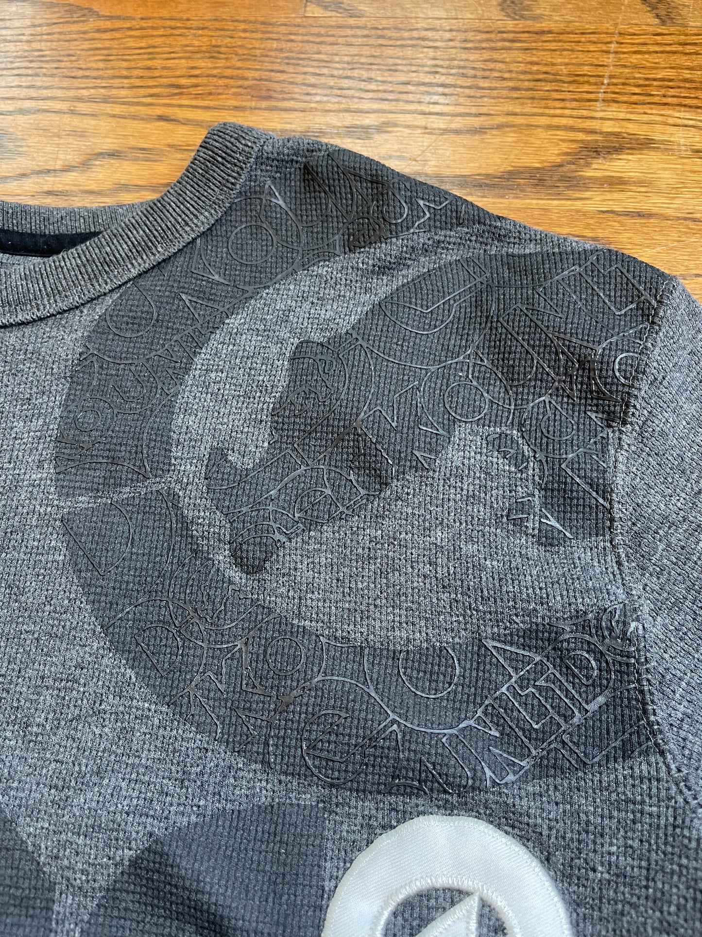 Ecko Unltd. Grey Long Sleeve Graphic Tee – 2000s Streetwear Classic | The Attic Clothing