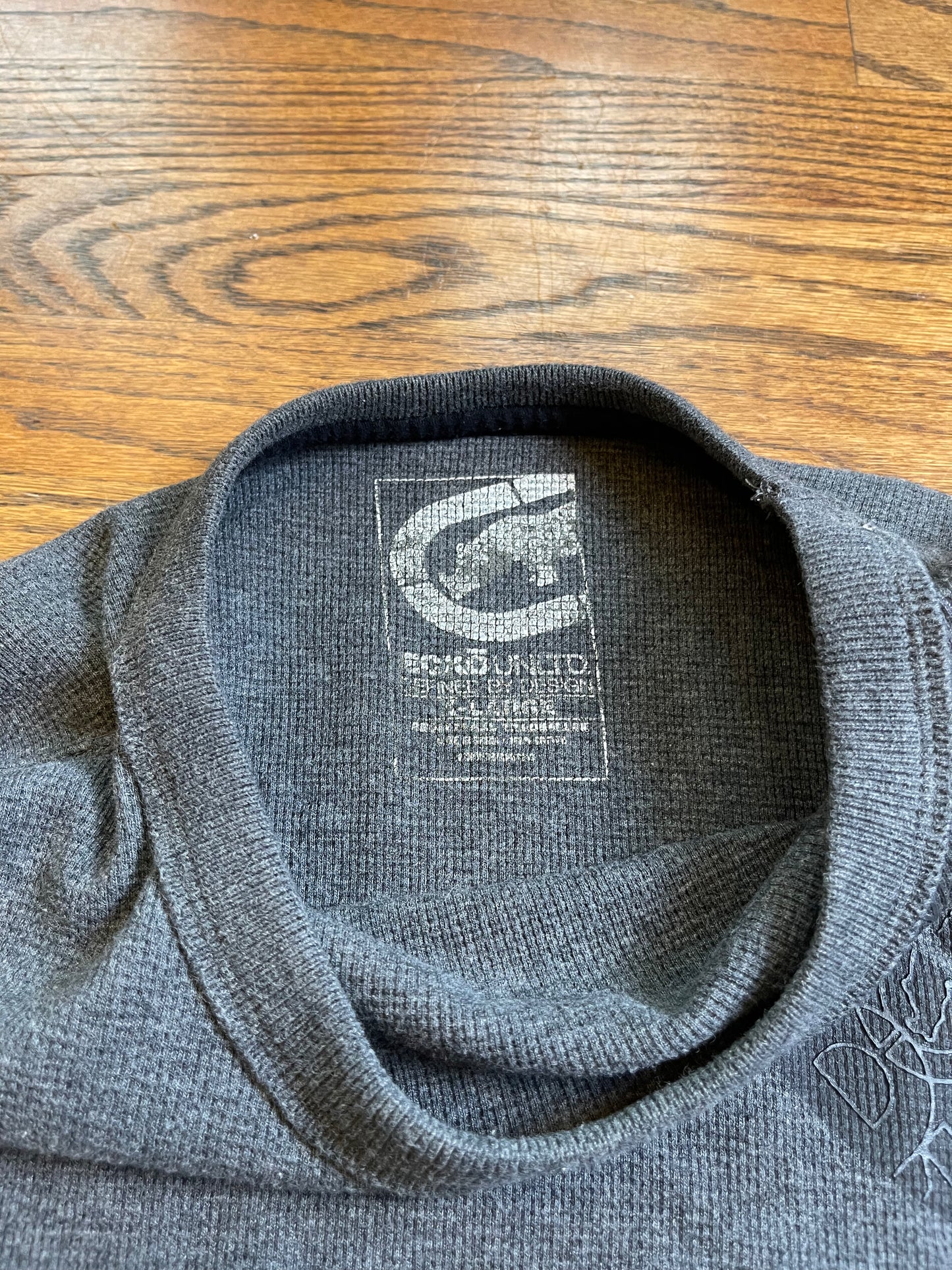 Ecko Unltd. Grey Long Sleeve Graphic Tee – 2000s Streetwear Classic | The Attic Clothing