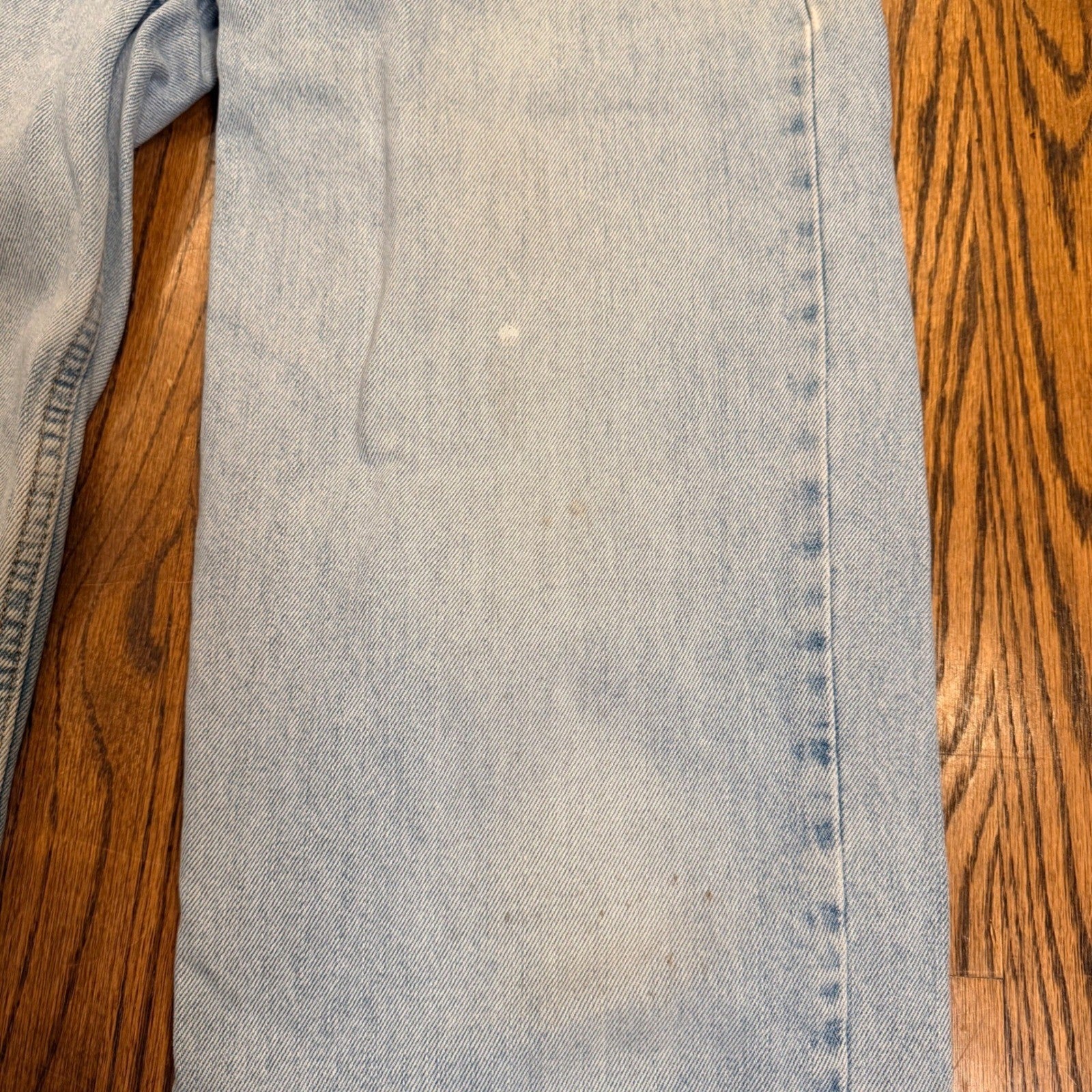 Vintage Levi's 550 Relaxed Fit Tapered Leg Jeans 33x34 Light Wash Blue Denim