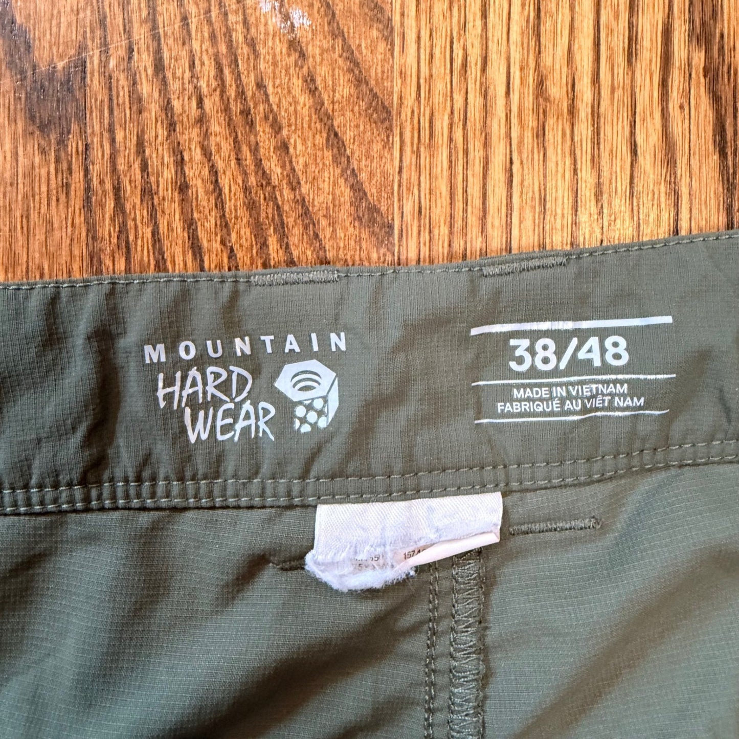 Mountain Hardwear AP Scrambler Hiking Shorts 38 Olive Green Outdoor Adventure