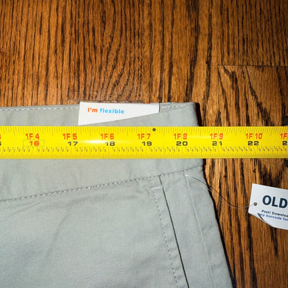Old Navy Slim Built-In Flex Chino Shorts 9" Inseam 40 Light Gray NWT