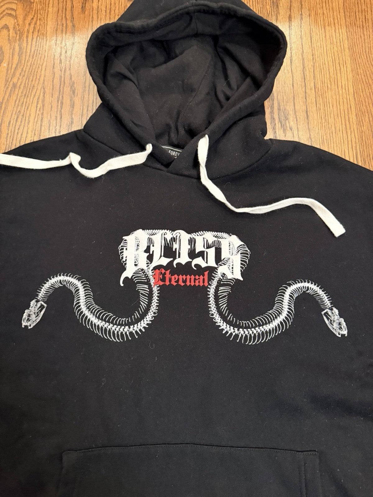 Forever 21 Men's Size M Black Hoodie With Snake & Spinal Design Excellent