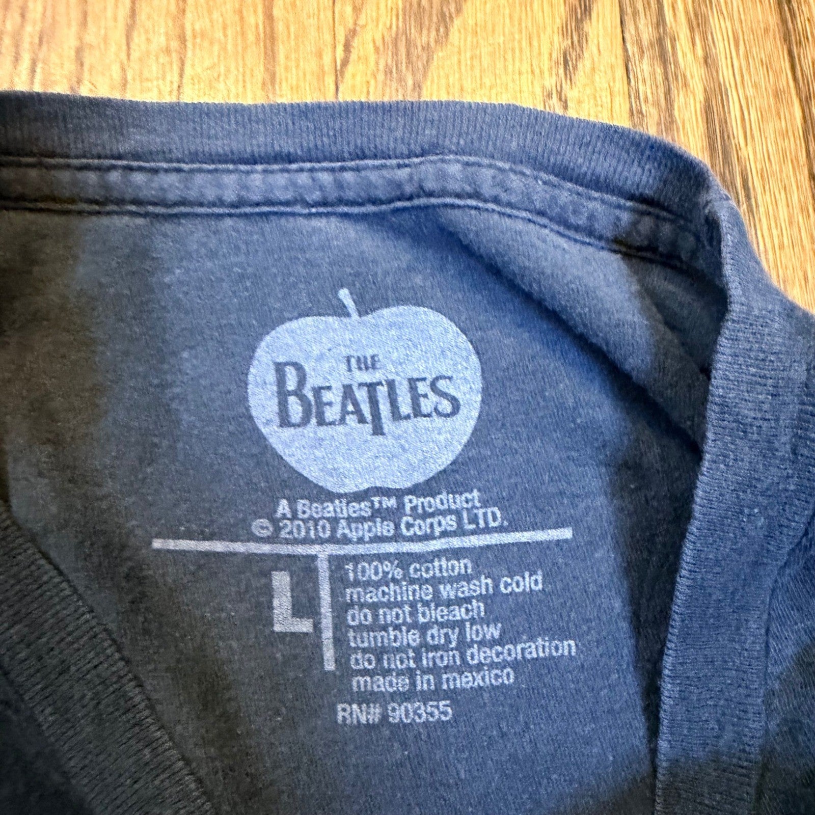 The Beatles 2010 Apple Corps Graphic T-Shirt Band Size L Black Fade Soft Cotton