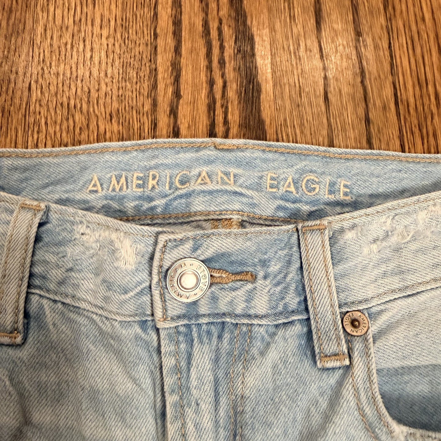 American Eagle Mom Jeans Size 0 Ripped Distressed Light Wash Denim Y2K