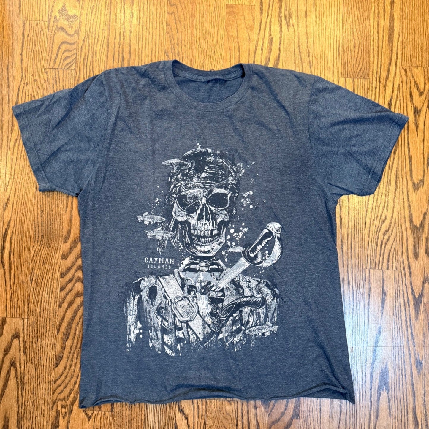Cayman Islands Pirate Skull Graphic T-Shirt Cropped Medium Charcoal Gray
