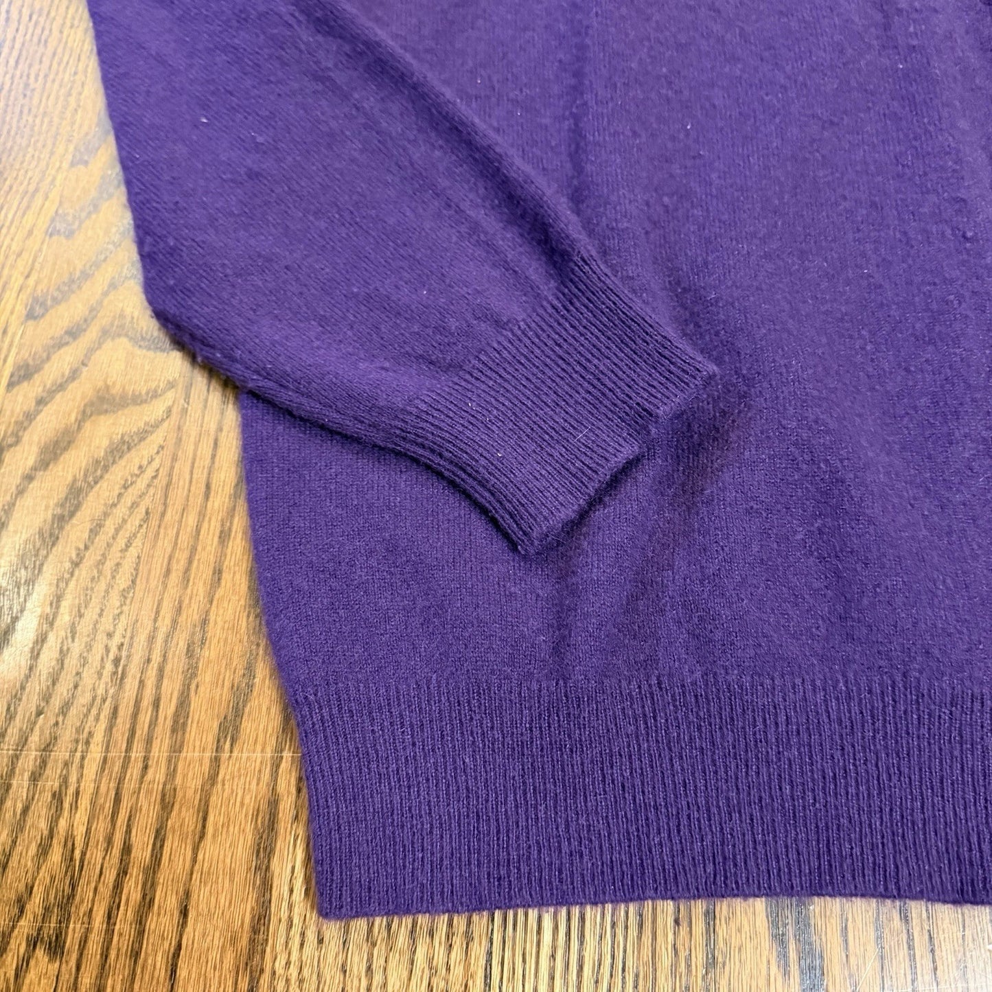 Club Room Estate Cashmere V-Neck Sweater 100% 2-Ply Knit Size M Purple