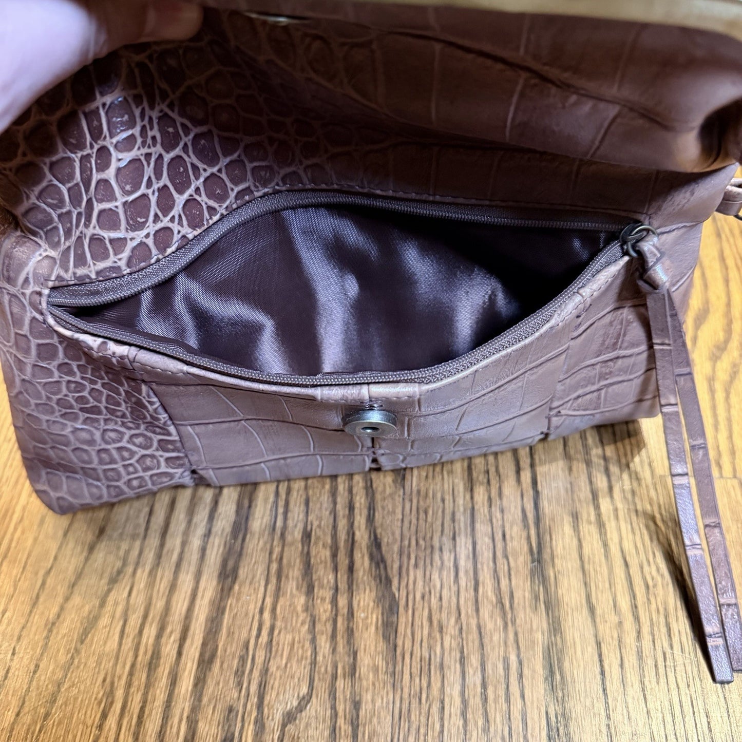 Jessica Simpson Brown Croc Bag Purse Clasp Snap Over Clutch Logo