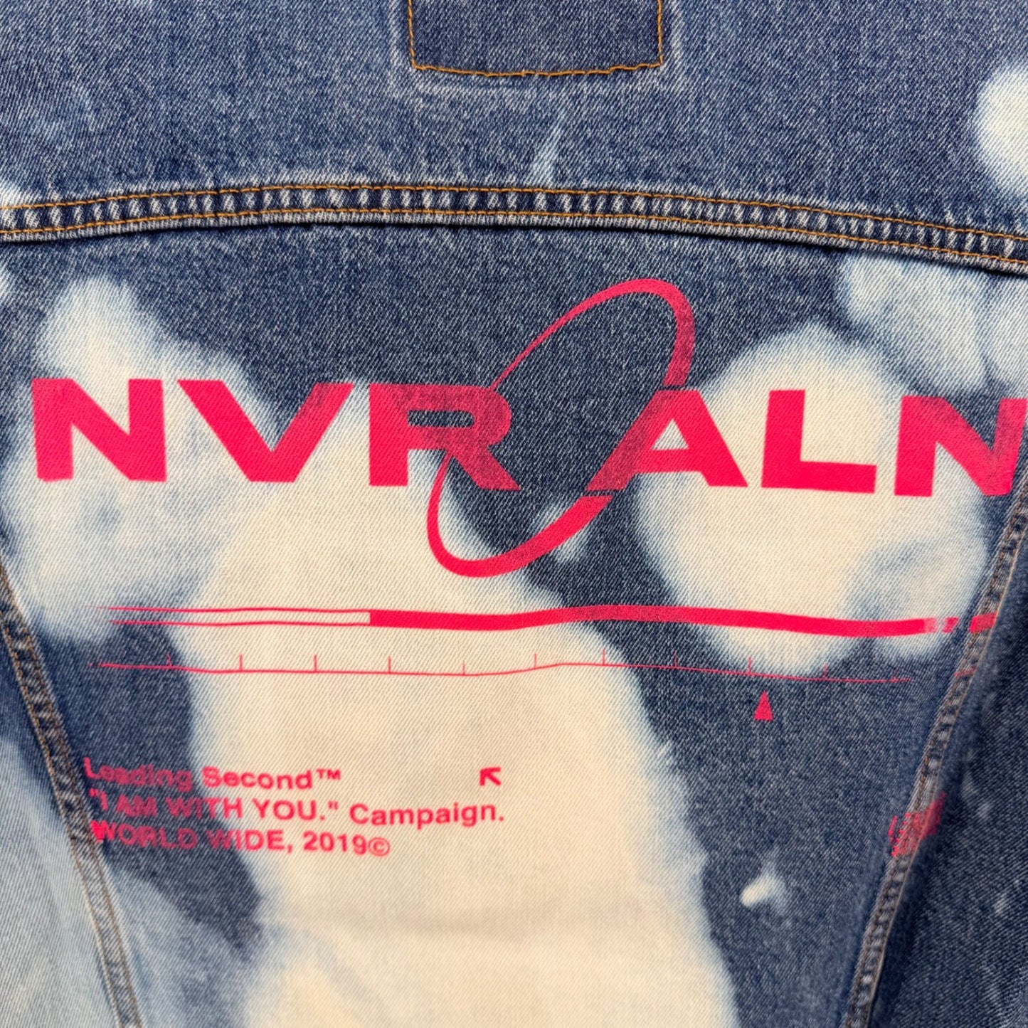 Levis 72334 Trucker Jacket Bleach Wash NVR ALN Graphic Denim XXL Blue Pink 2016
