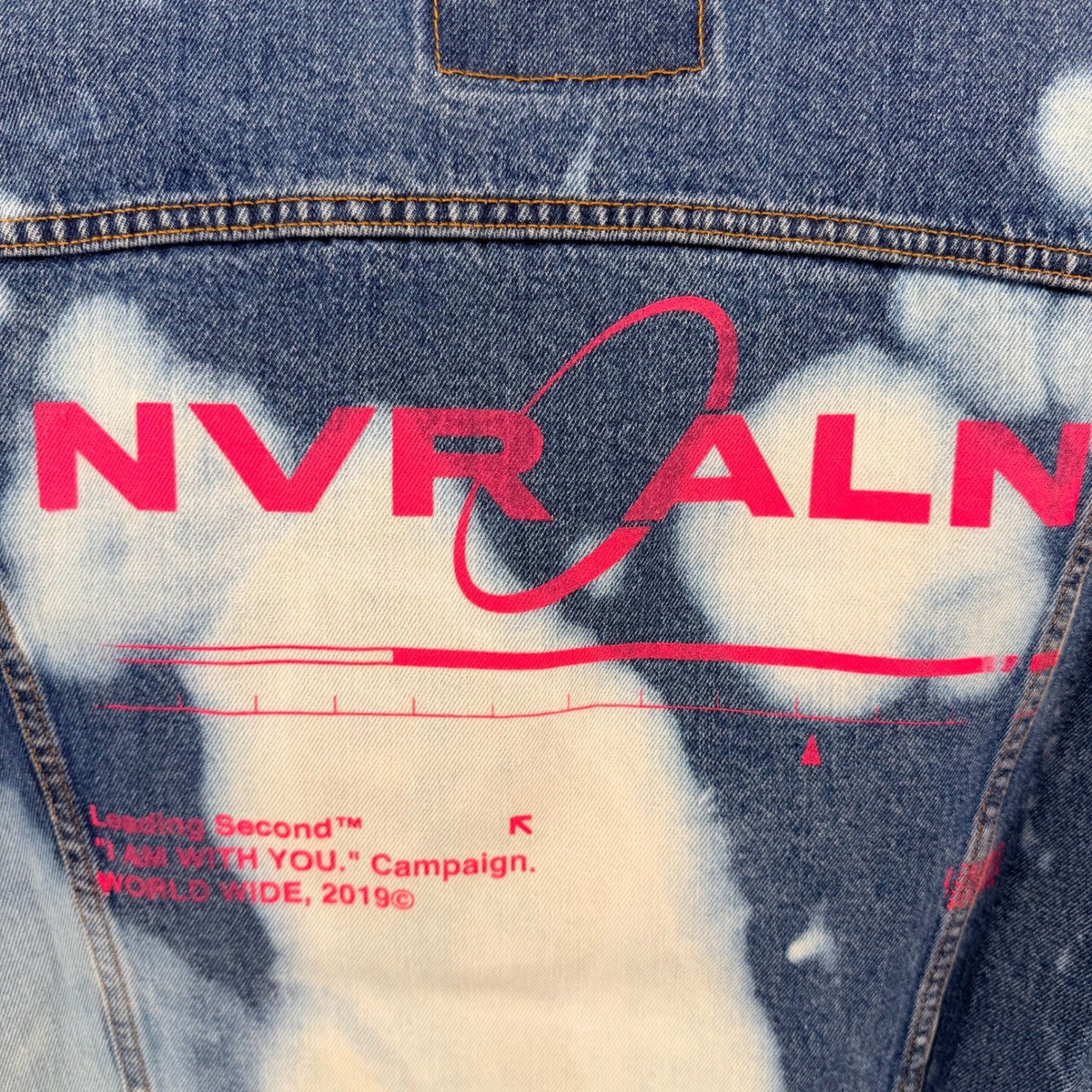 Levis 72334 Trucker Jacket Bleach Wash NVR ALN Graphic Denim XXL Blue Pink 2016