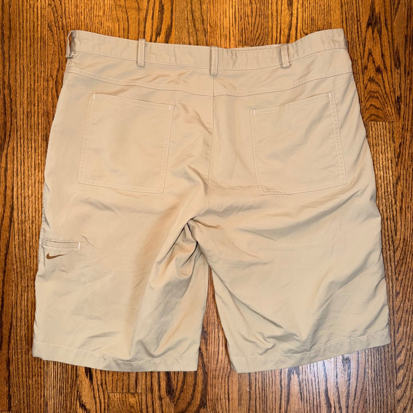 Nike Golf Dri-FIT Shorts Performance Khaki Tan Size 40 Lightweight Preppy Casual