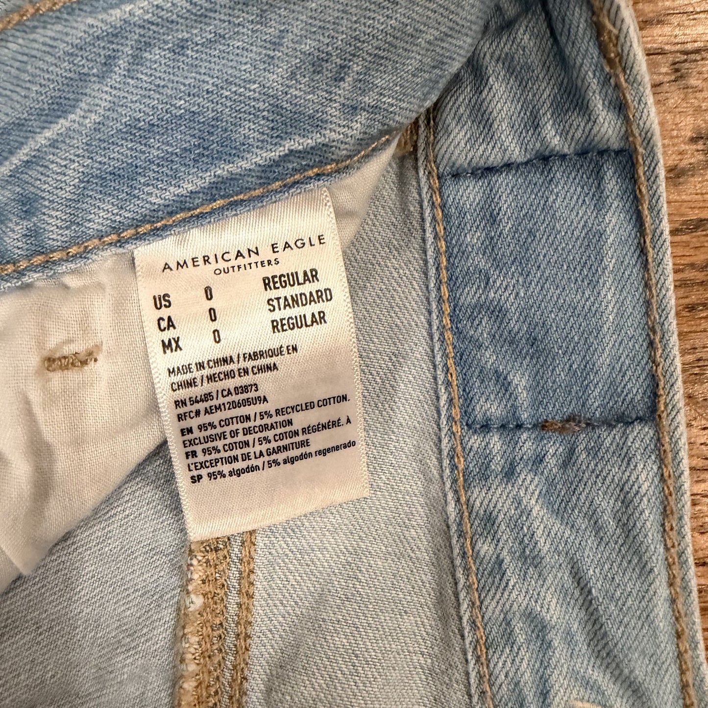 American Eagle Mom Jeans Size 0 Ripped Distressed Light Wash Denim Y2K