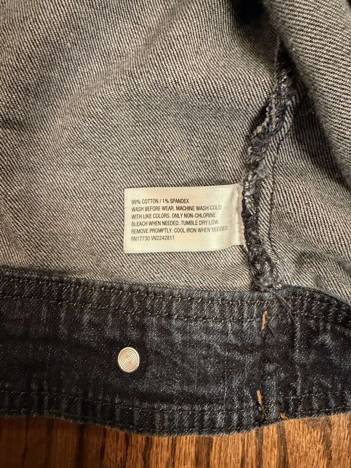 Mossimo Cropped Denim Jean Jacket Long Sleeve Button Down Youth Size L (adult S)