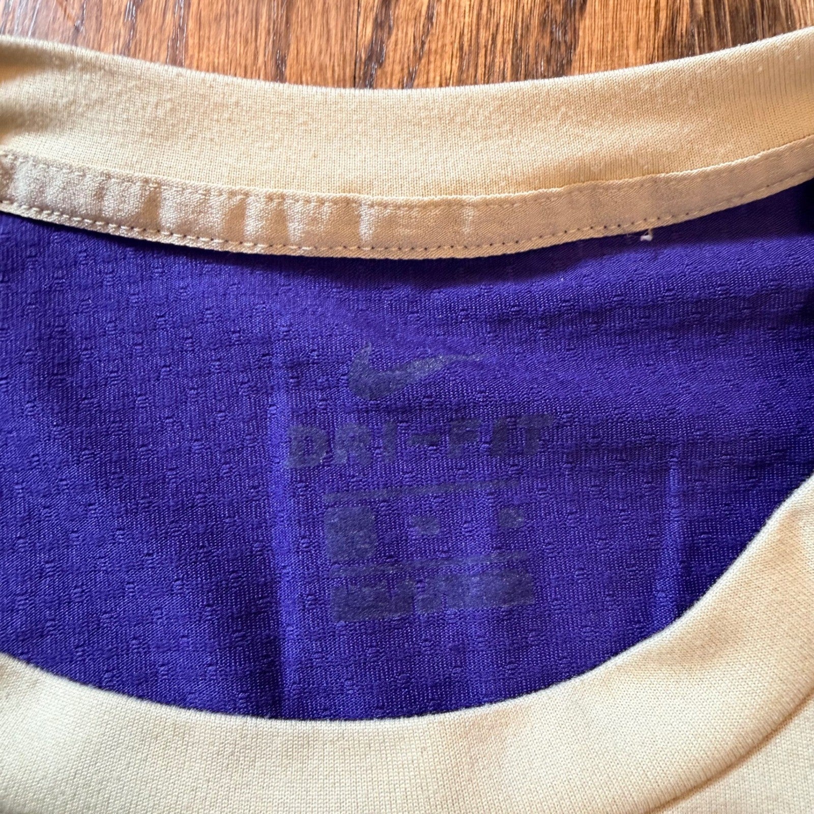 Nike Washington Huskies Dri-FIT Long Sleeve Training Shirt XL Gold Purple