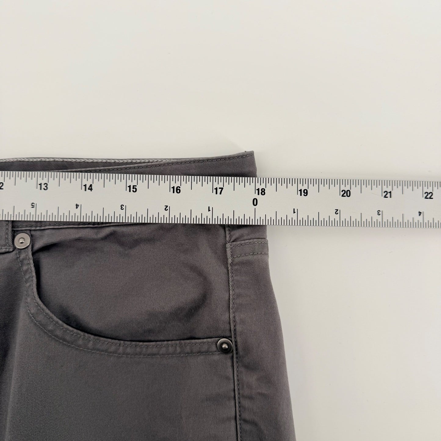 UNTUCKit Straight Fit 5-Pocket Pants Gray Stretch Cotton Chinos 35x32 Mens