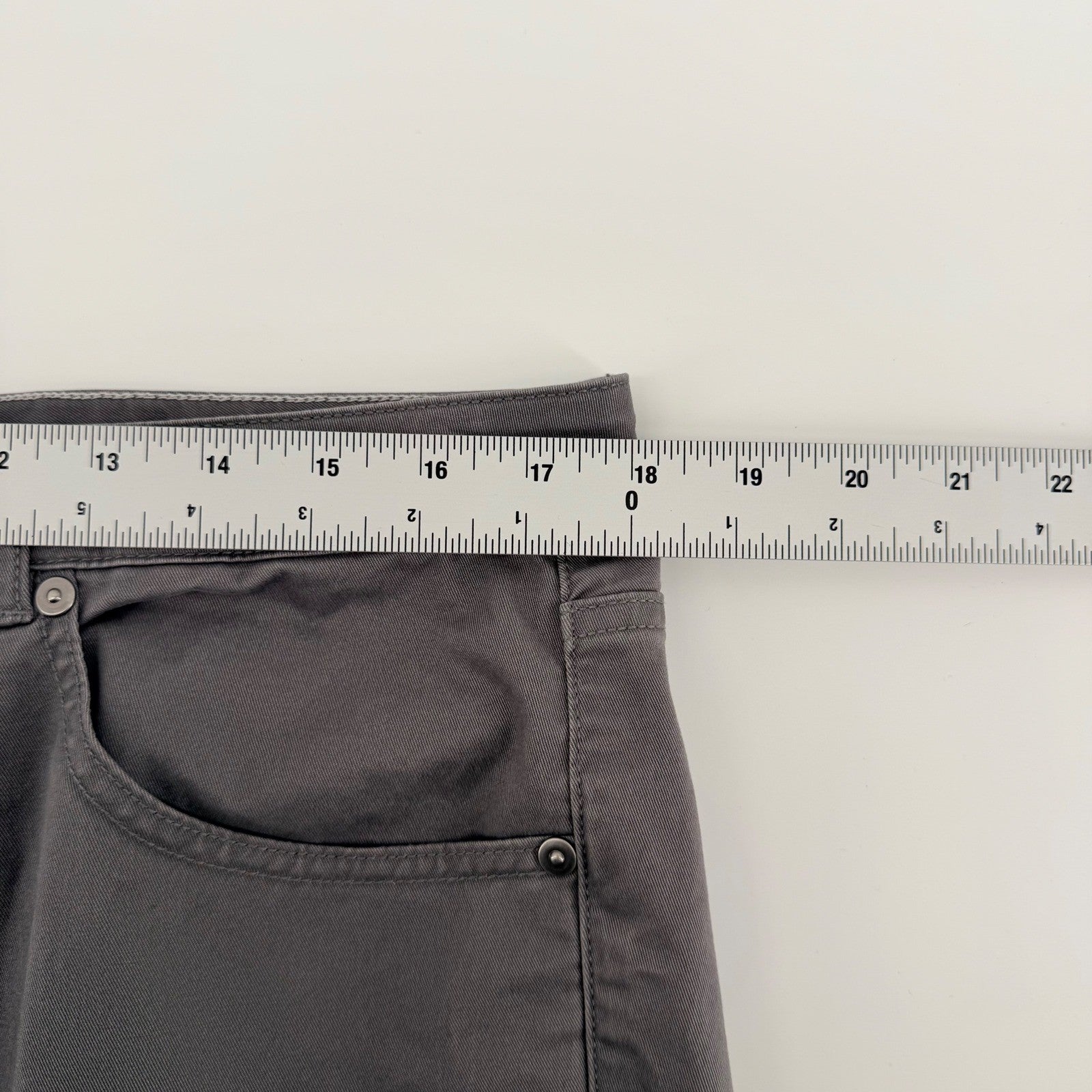 UNTUCKit Straight Fit 5-Pocket Pants Gray Stretch Cotton Chinos 35x32 Mens