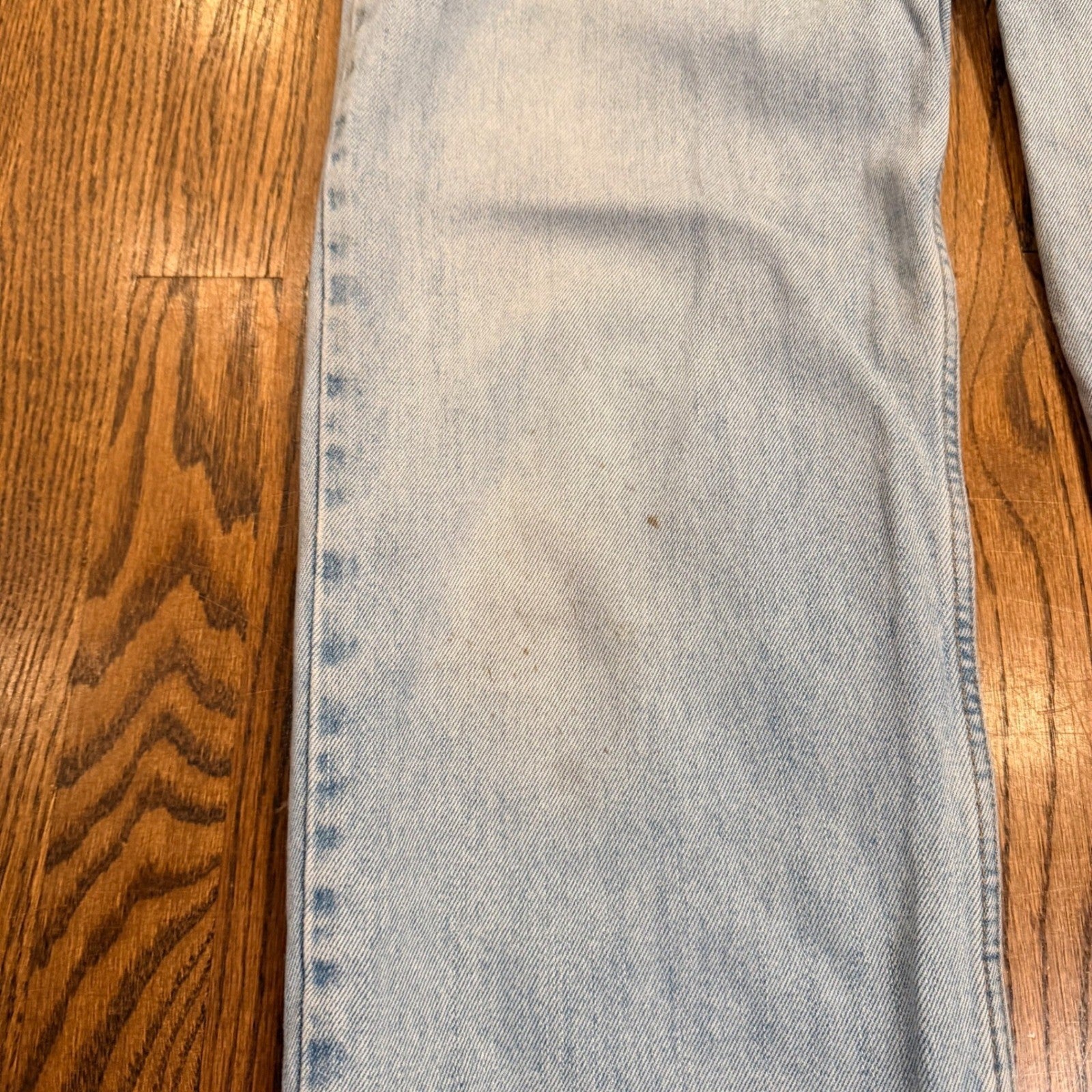 Vintage Levi's 550 Relaxed Fit Tapered Leg Jeans 33x34 Light Wash Blue Denim