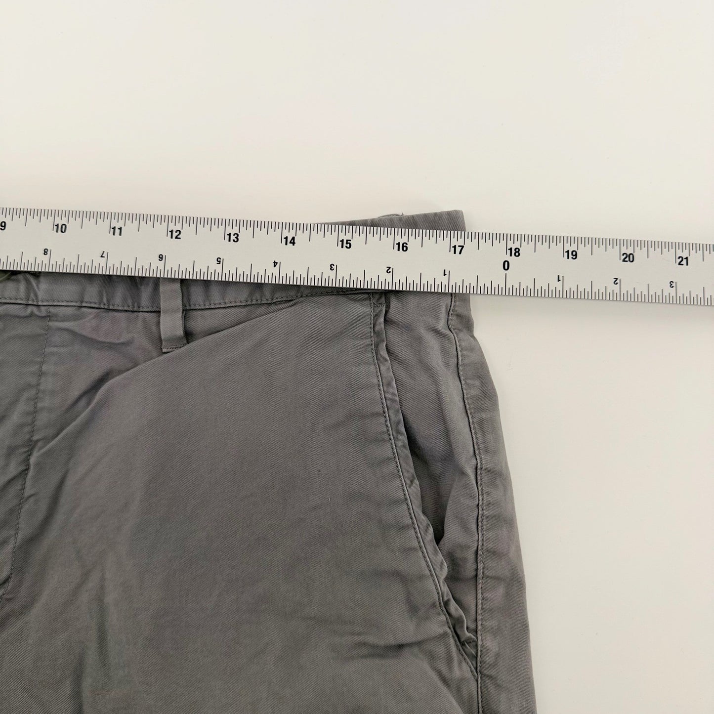 Bonobos Washed Chino Shorts 9 Inch Inseam Casual Preppy Cotton 33 Grey