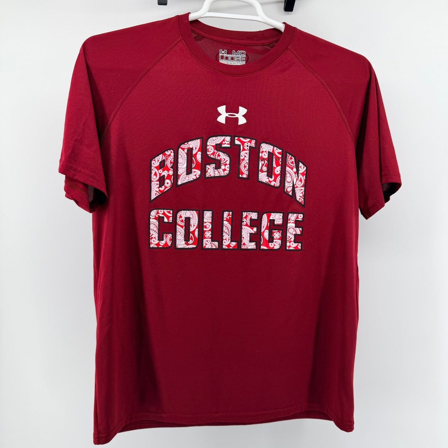 Under Armour Boston College Paisley Graphic HeatGear Shirt Mens Medium Maroon