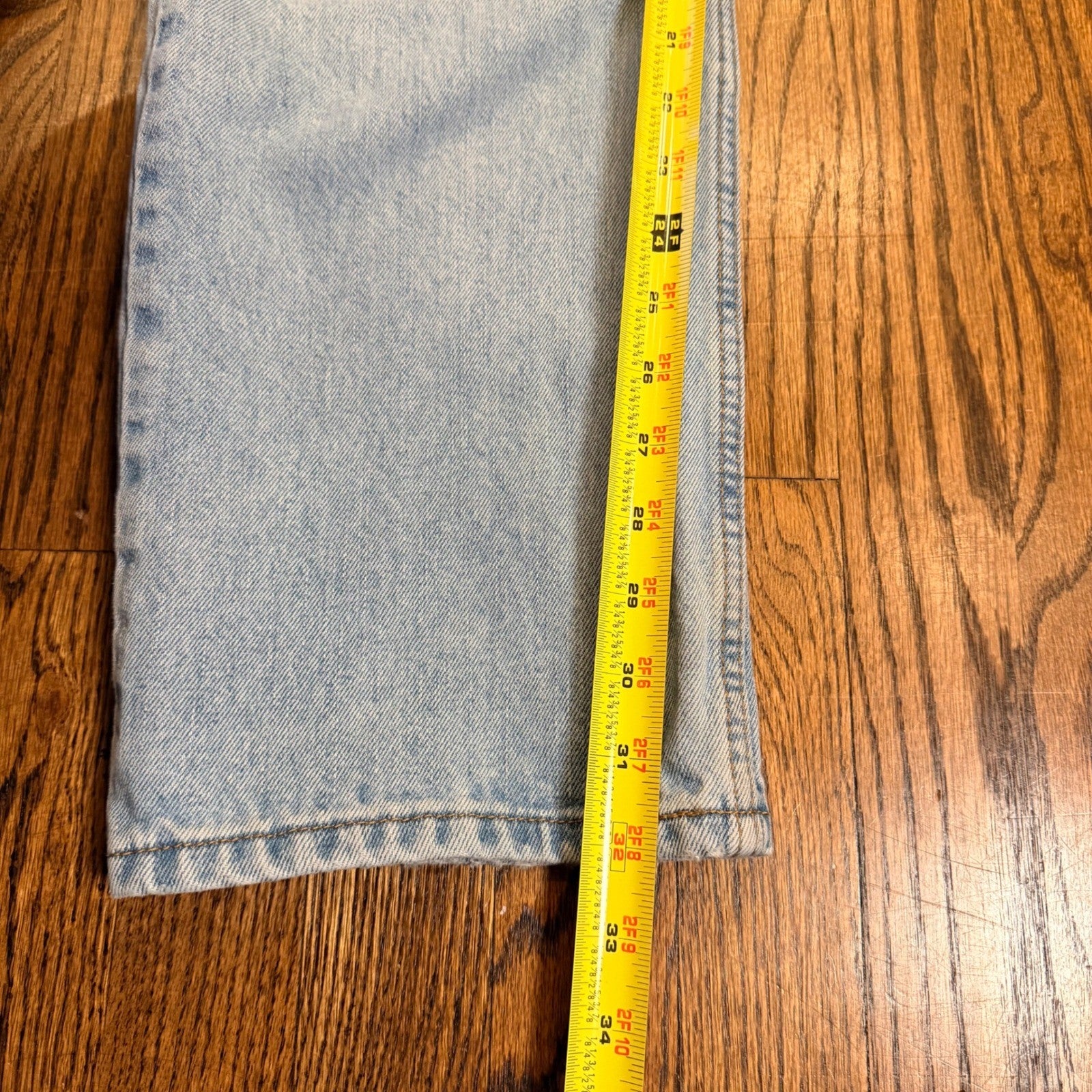 Vintage Levi's 550 Relaxed Fit Tapered Leg Jeans 33x34 Light Wash Blue Denim