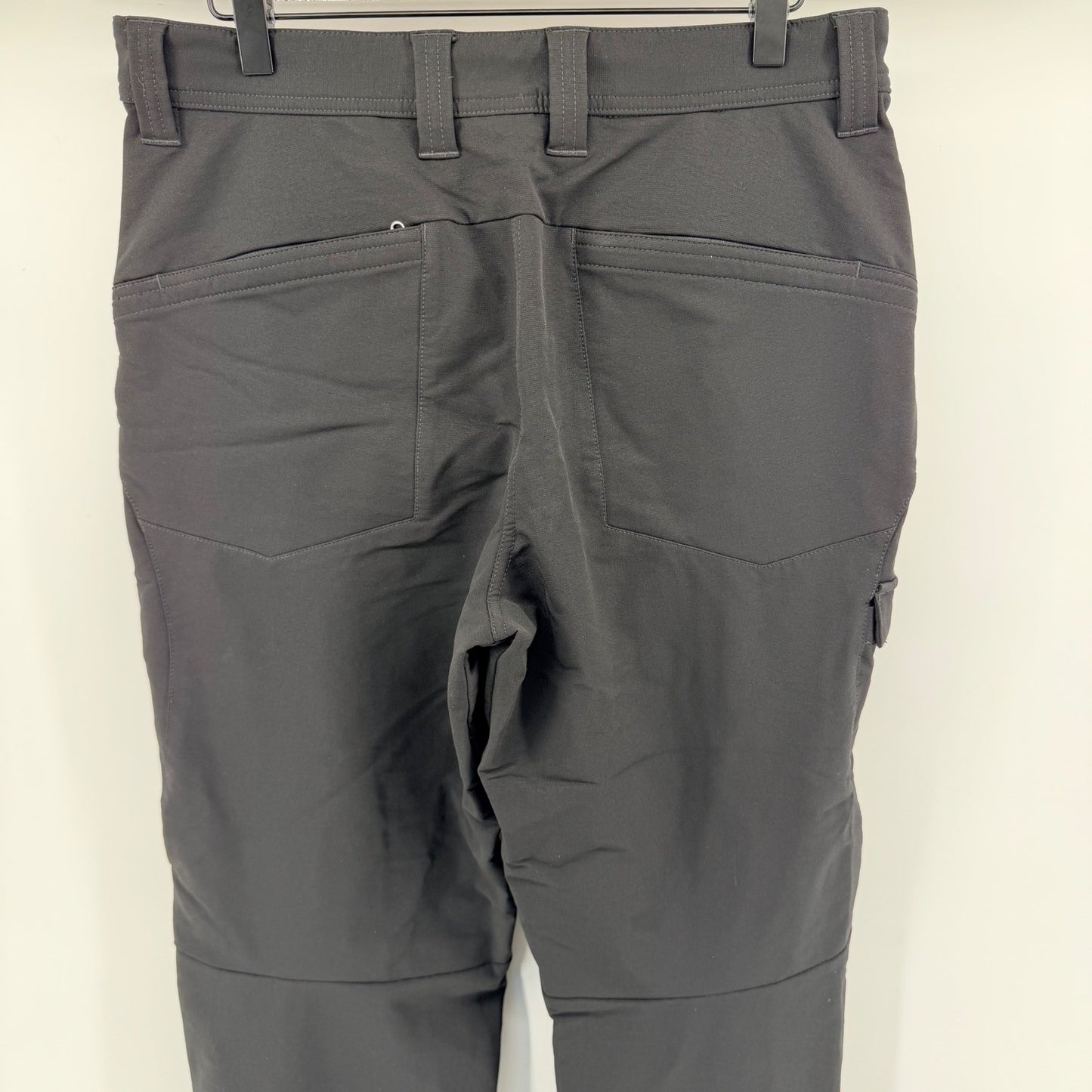 Mountain Hardwear Mens Technical Hiking Cargo Pants Softshell Black 34 Short
