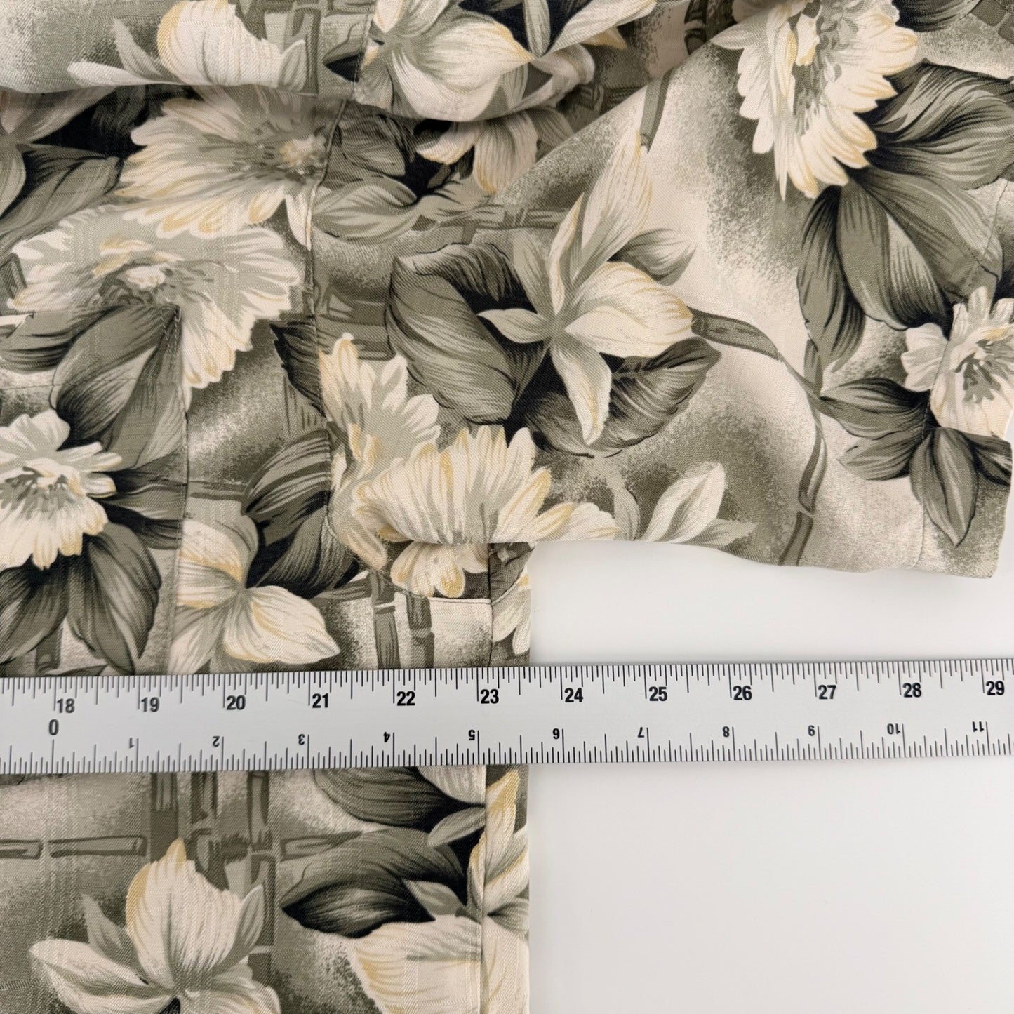 Tommy Bahama Silk Hawaiian Camp Shirt Floral Bamboo Tropical Sage L
