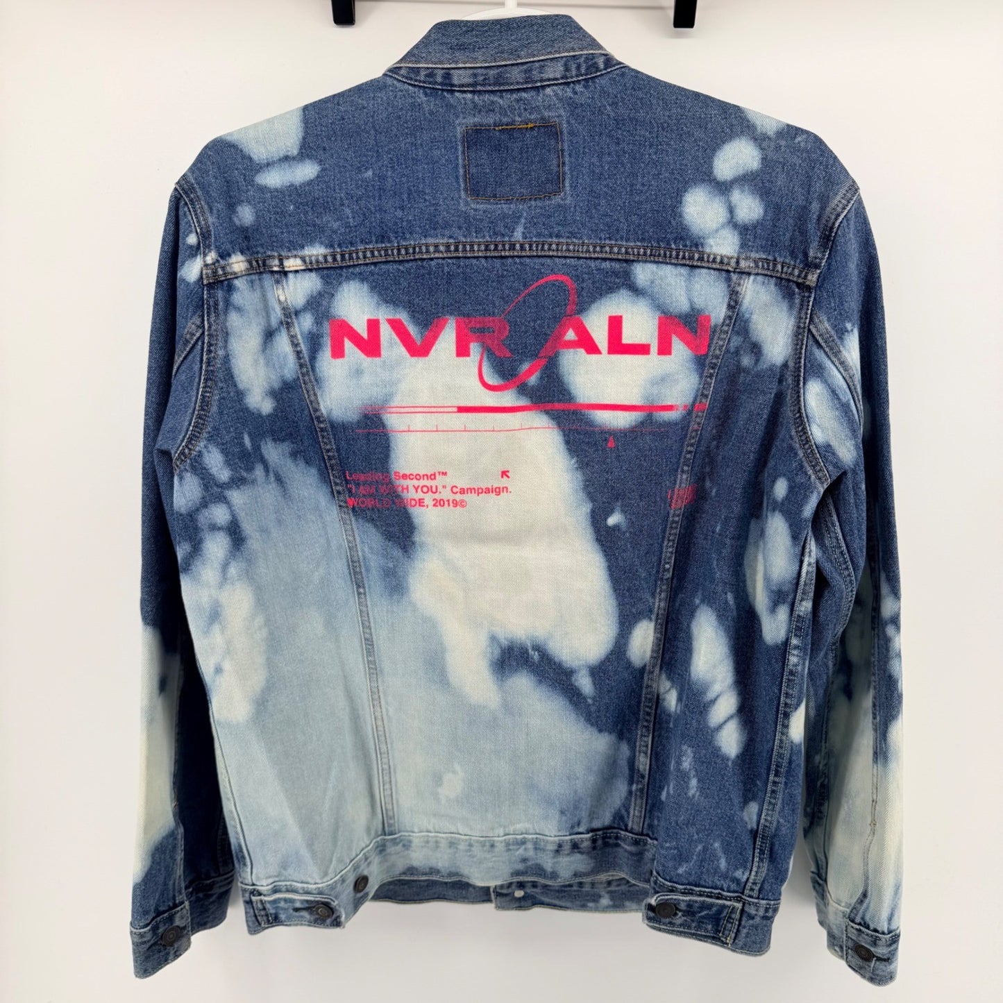 Levis 72334 Trucker Jacket Bleach Wash NVR ALN Graphic Denim XXL Blue Pink 2016