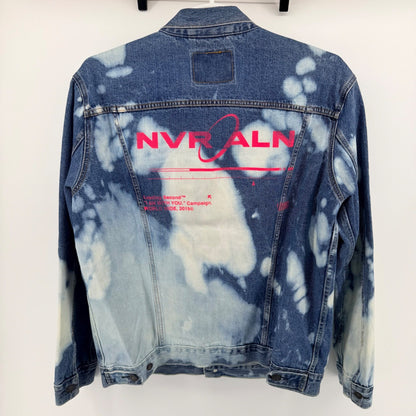 Levis 72334 Trucker Jacket Bleach Wash NVR ALN Graphic Denim XXL Blue Pink 2016