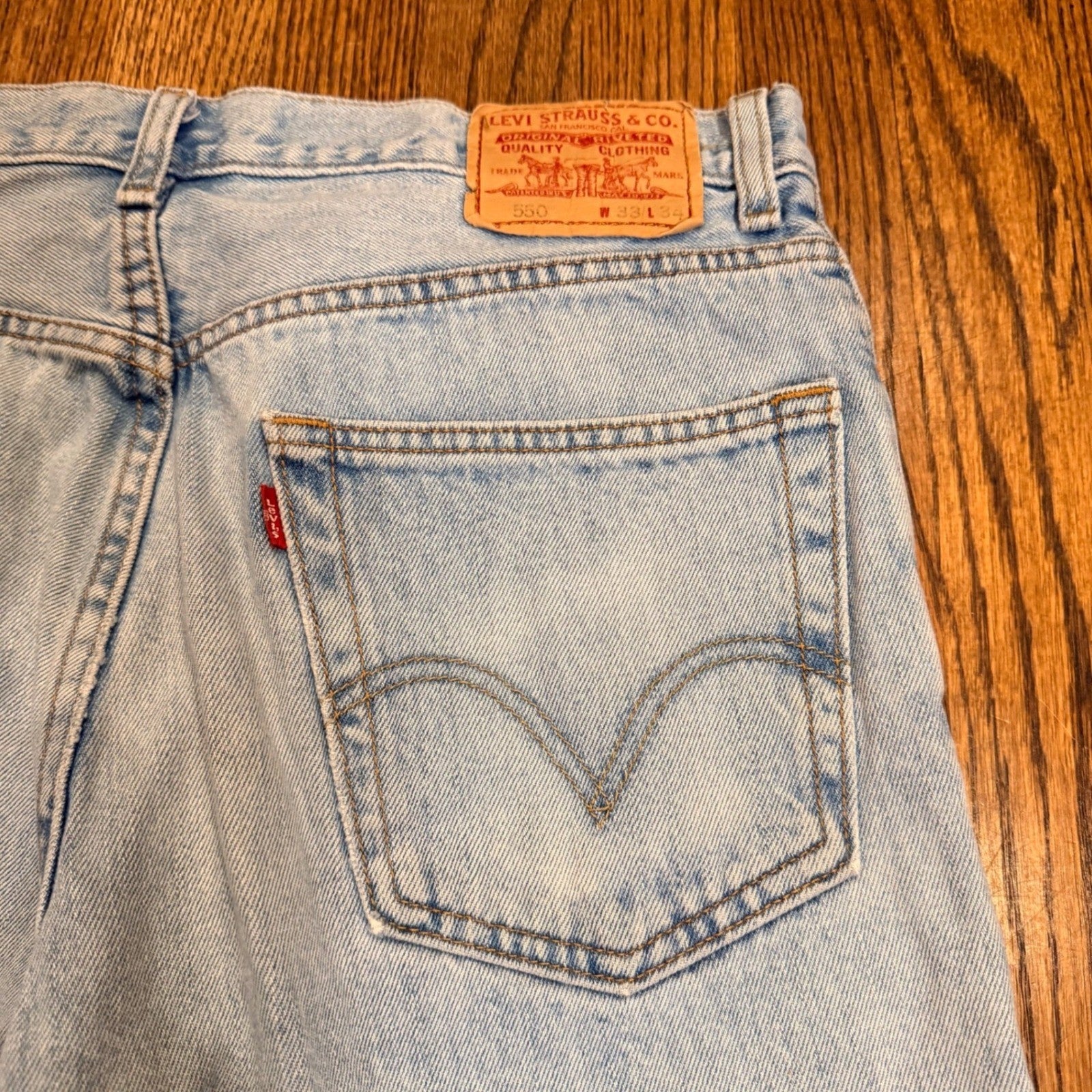 Vintage Levi's 550 Relaxed Fit Tapered Leg Jeans 33x34 Light Wash Blue Denim