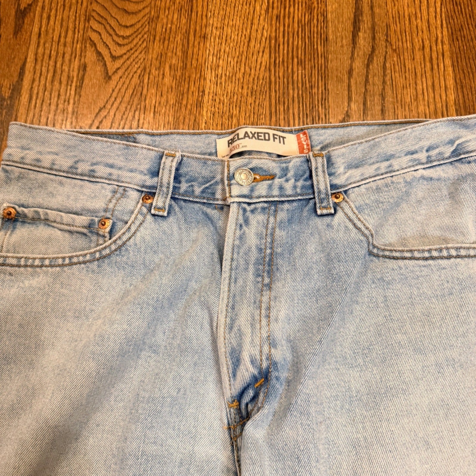 Vintage Levi's 550 Relaxed Fit Tapered Leg Jeans 33x34 Light Wash Blue Denim