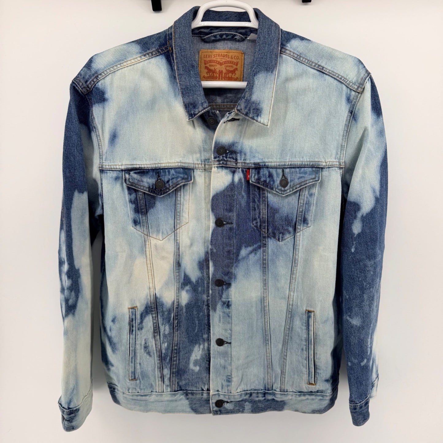 Levis 72334 Trucker Jacket Bleach Wash NVR ALN Graphic Denim XXL Blue Pink 2016
