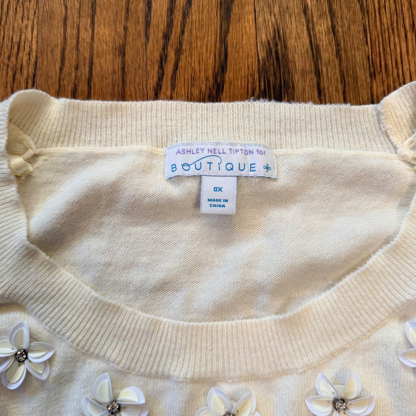Ashley Neil Tipton Boutique Floral Applique Sweater 0X Ivory 3/4 Sleeve