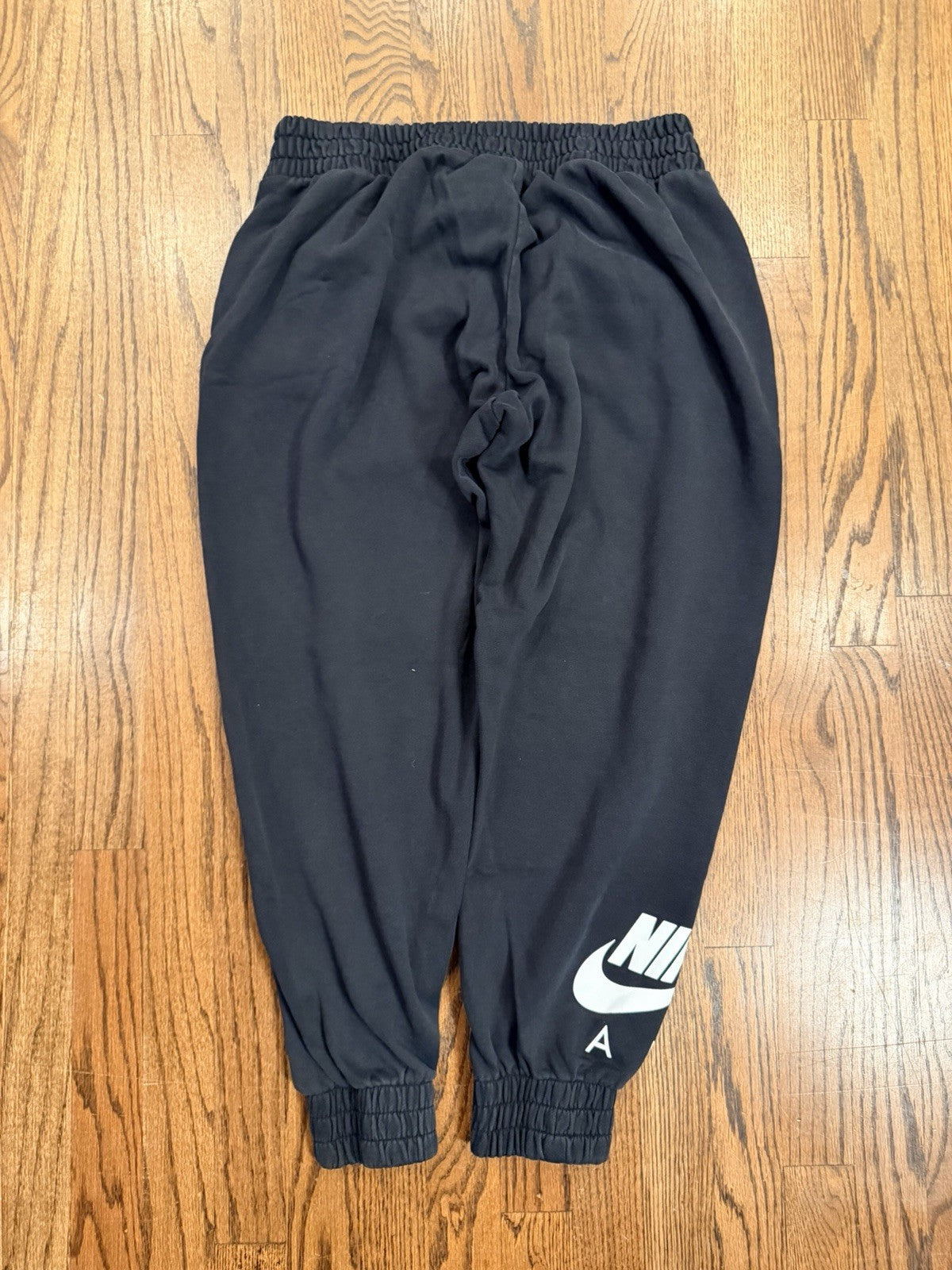 Nike Women’s Joggers Black L | Zip Pockets | Nike Air Logo | 26” Inseam
