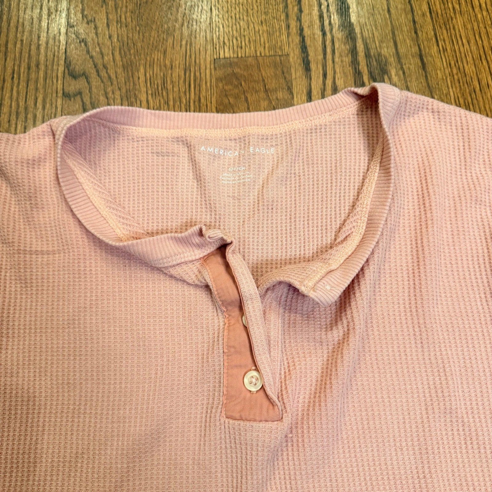 American Eagle Waffle Knit Henley Top Cropped Thermal Small Pink