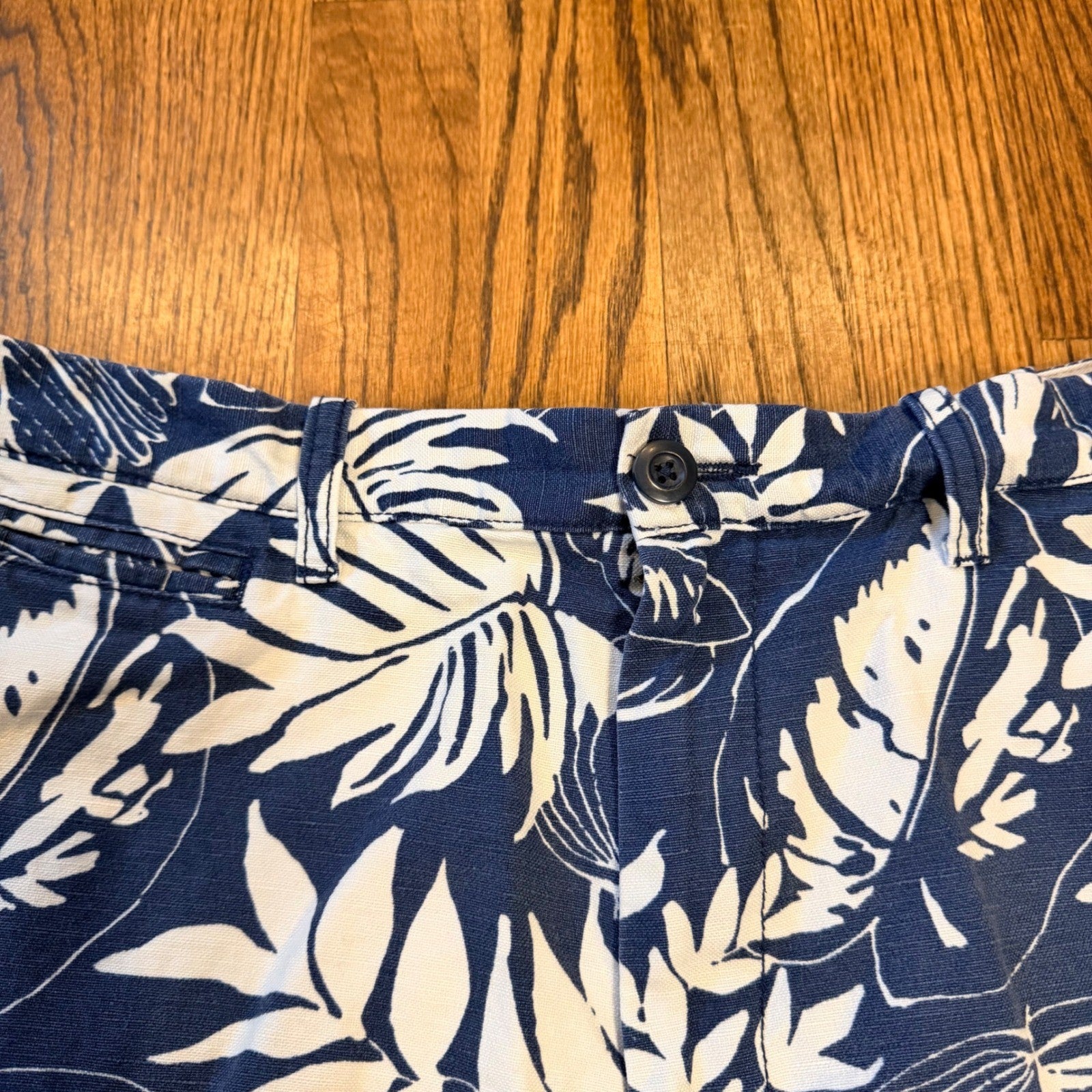 Island Shores Linen Blend Tropical Leaf Print Shorts Size 36 Blue White Aloha