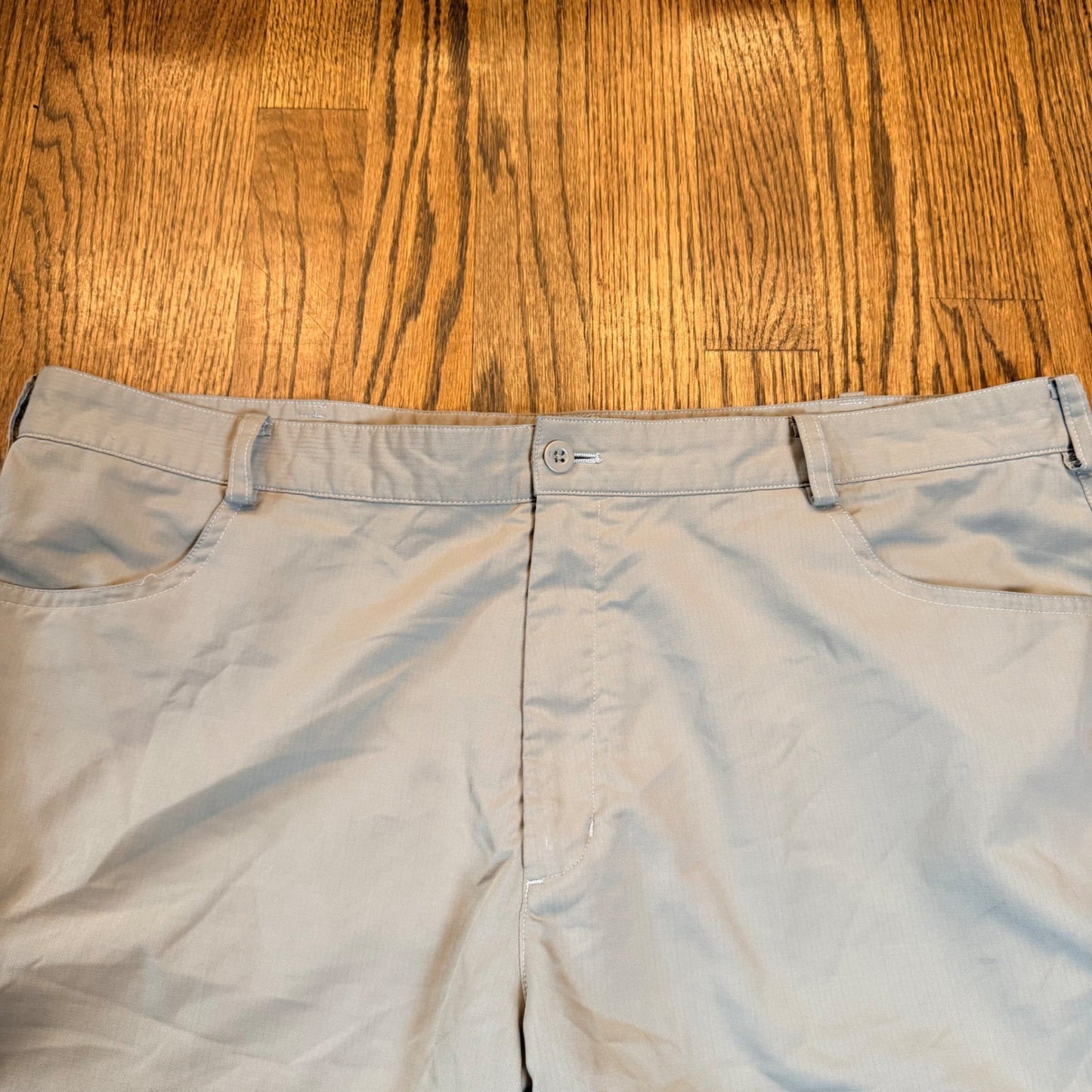 Nike Golf Dri-FIT Shorts Performance Khaki Tan Size 40 Lightweight Preppy Casual
