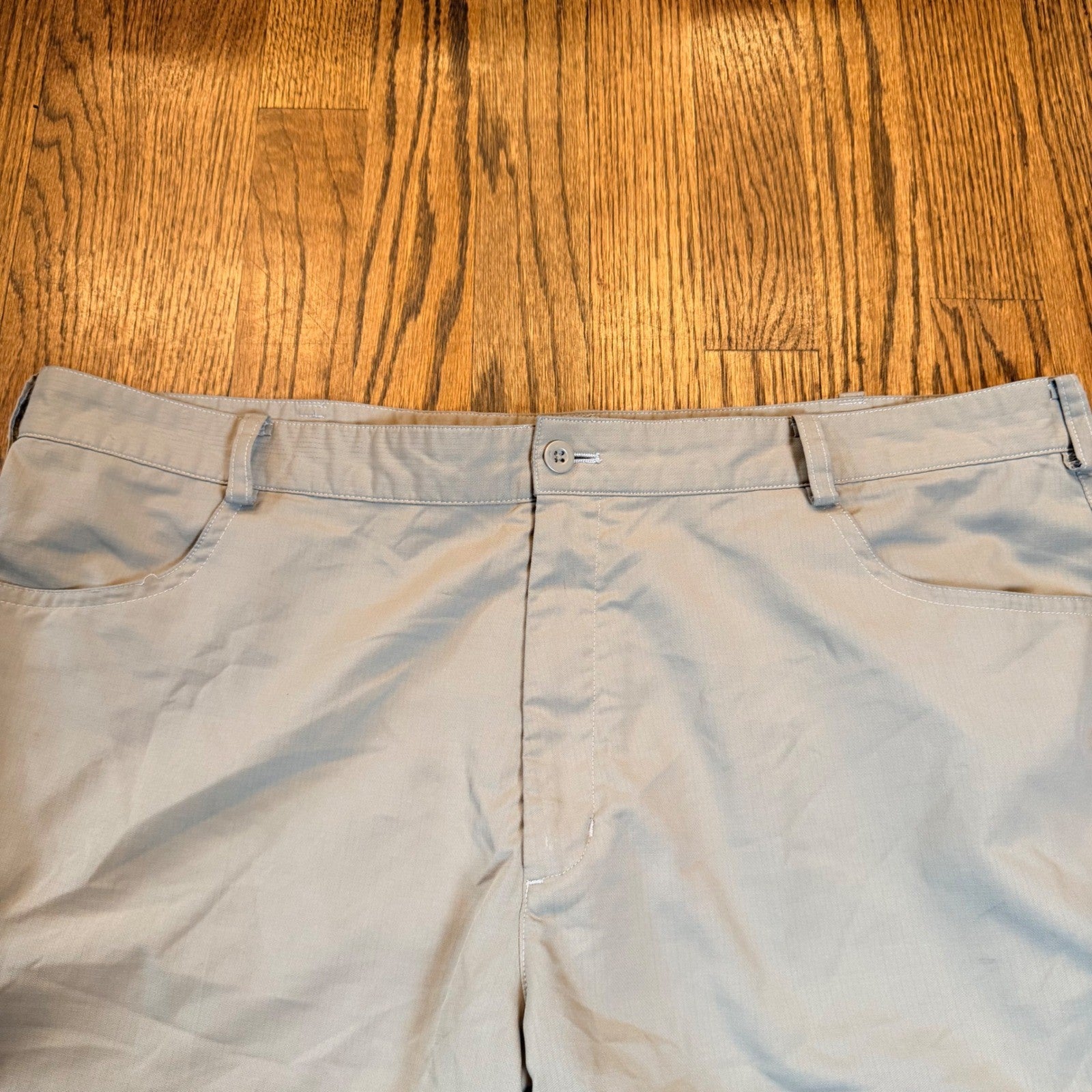 Nike Golf Dri-FIT Shorts Performance Khaki Tan Size 40 Lightweight Preppy Casual