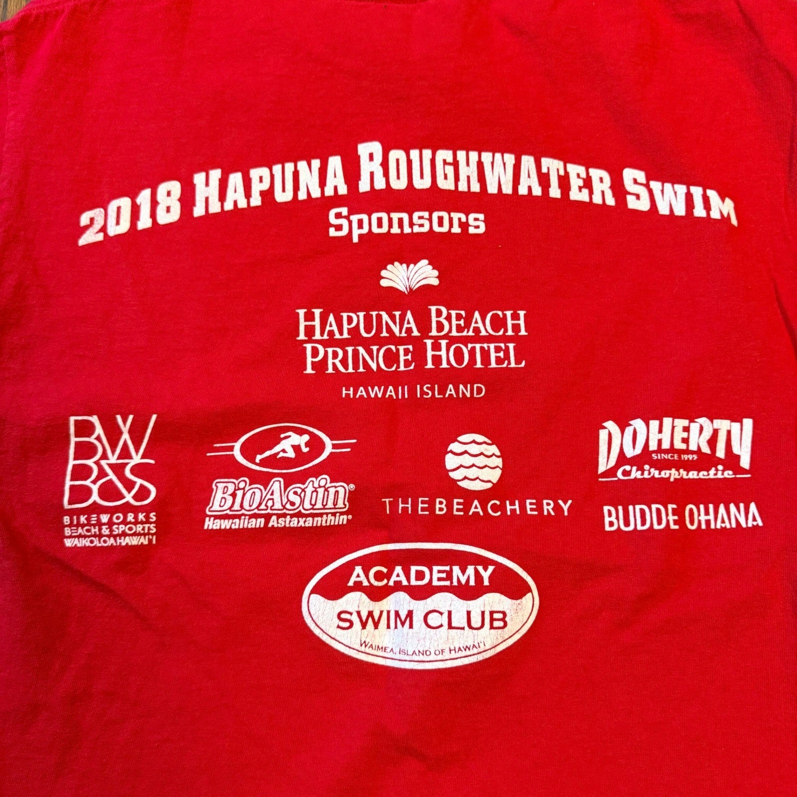 Hapuna Roughwater Swim 2018 Triple Crown Series Graphic T-Shirt Medium Red