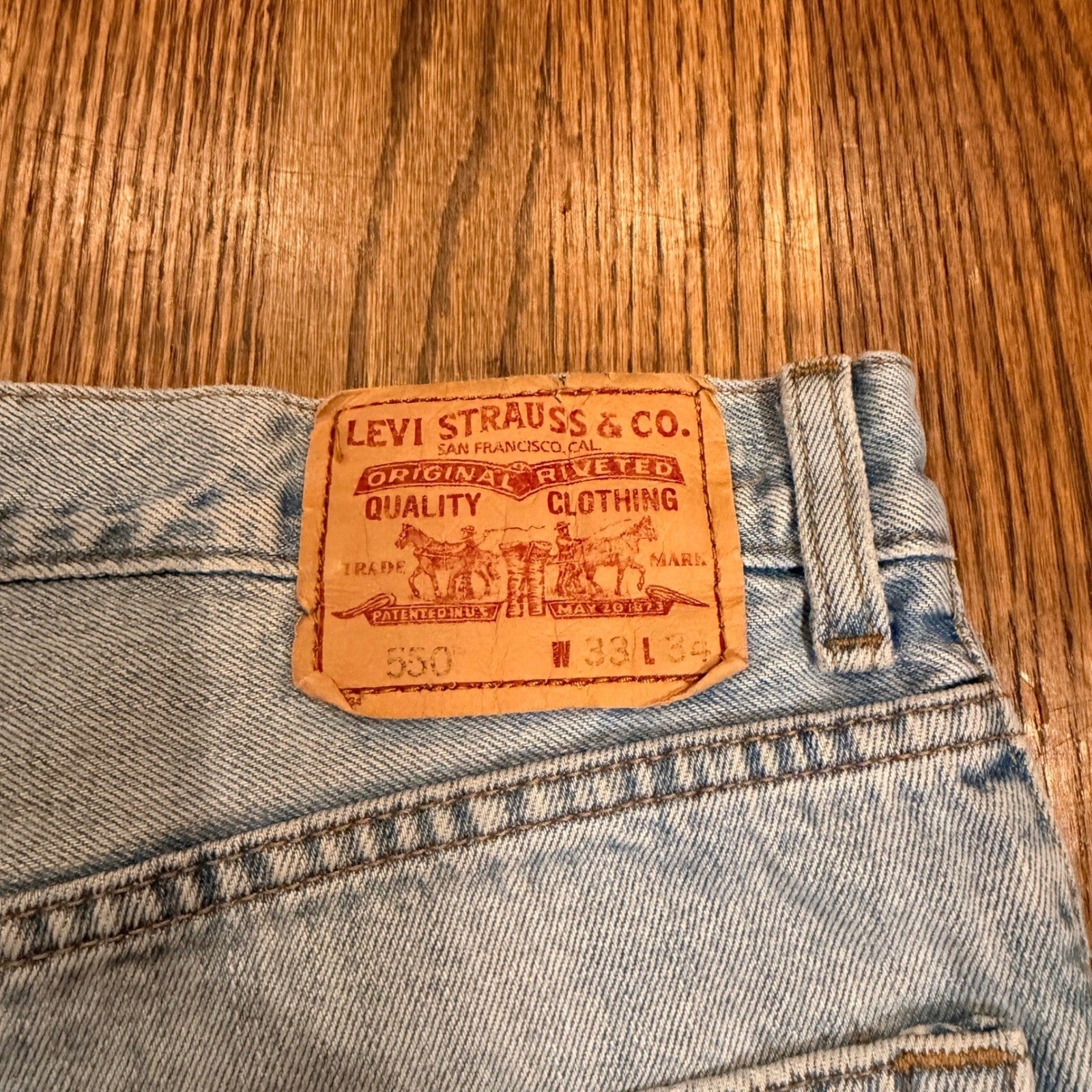 Vintage Levi's 550 Relaxed Fit Tapered Leg Jeans 33x34 Light Wash Blue Denim