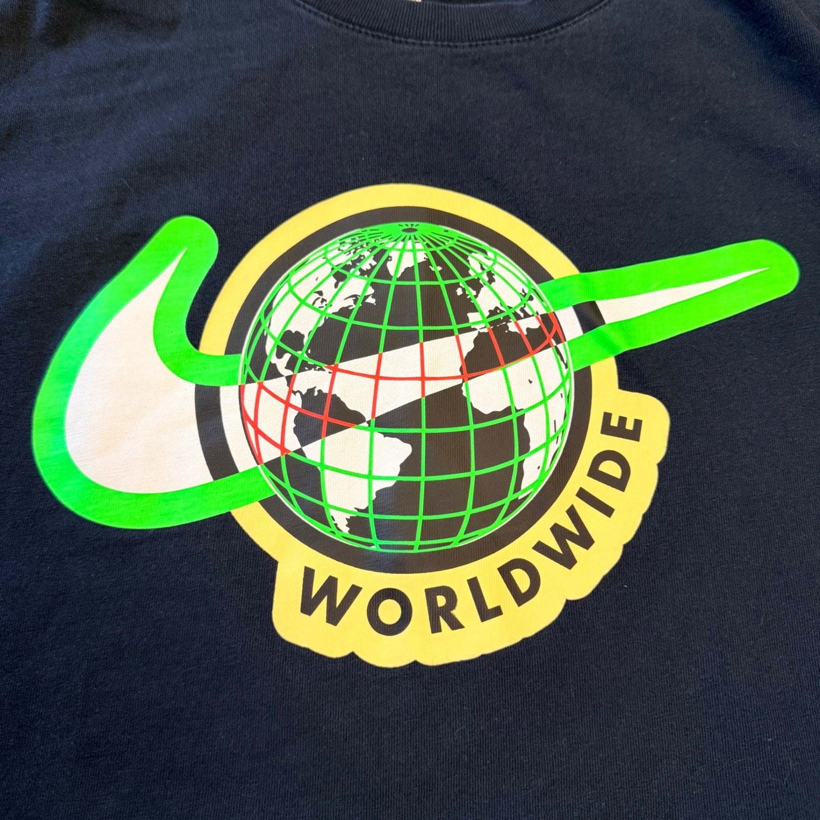 Nike Worldwide Globe Graphic T-Shirt Short Sleeve Black Large