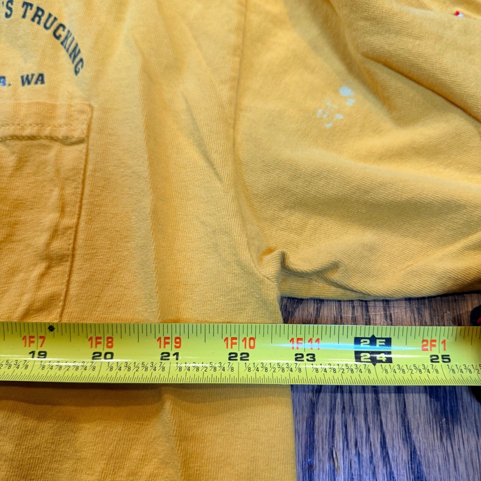 Vintage Smokin Joes Trucking Yakima WA Pocket T-Shirt XL Yellow Sleeve Graphic