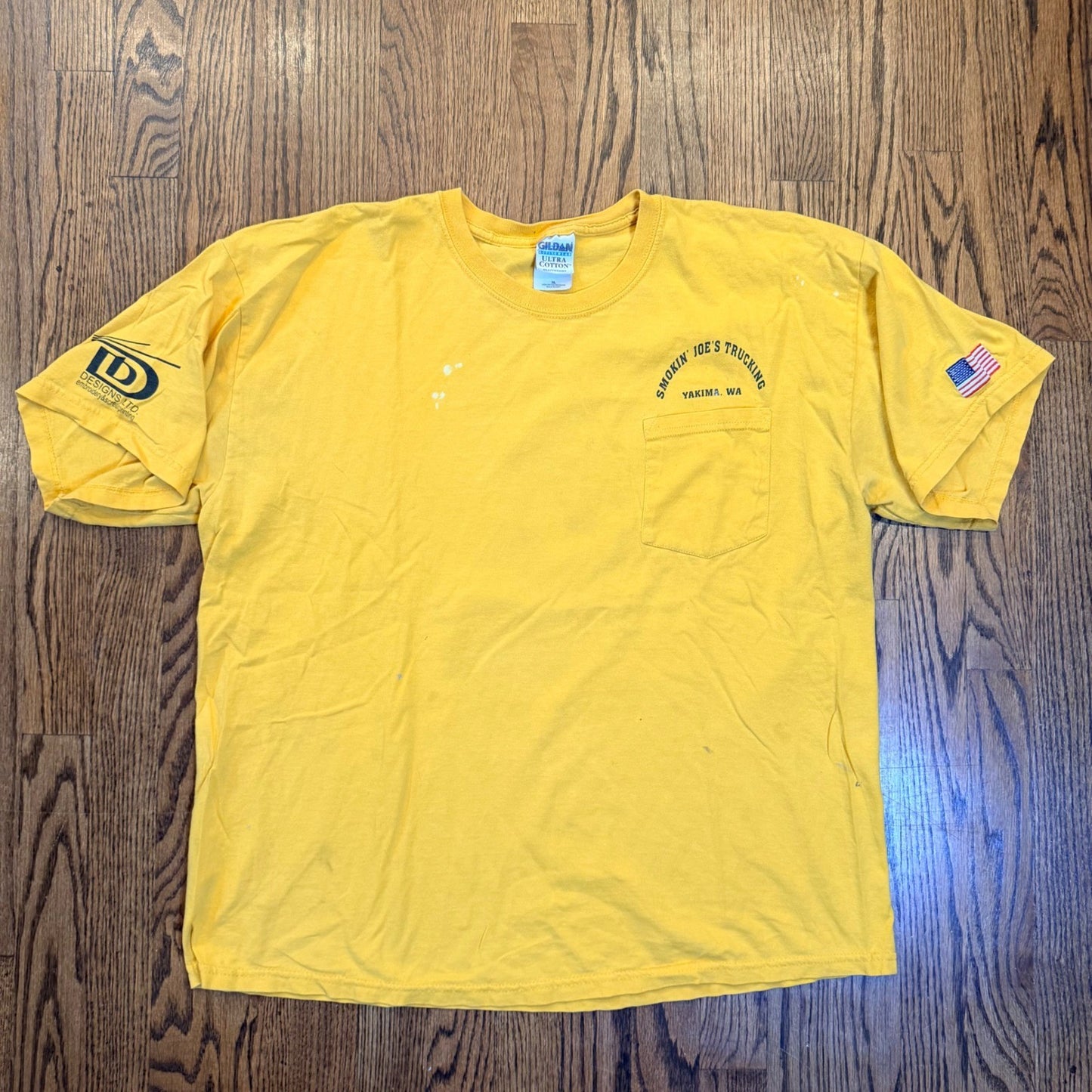 Vintage Smokin Joes Trucking Yakima WA Pocket T-Shirt XL Yellow Sleeve Graphic