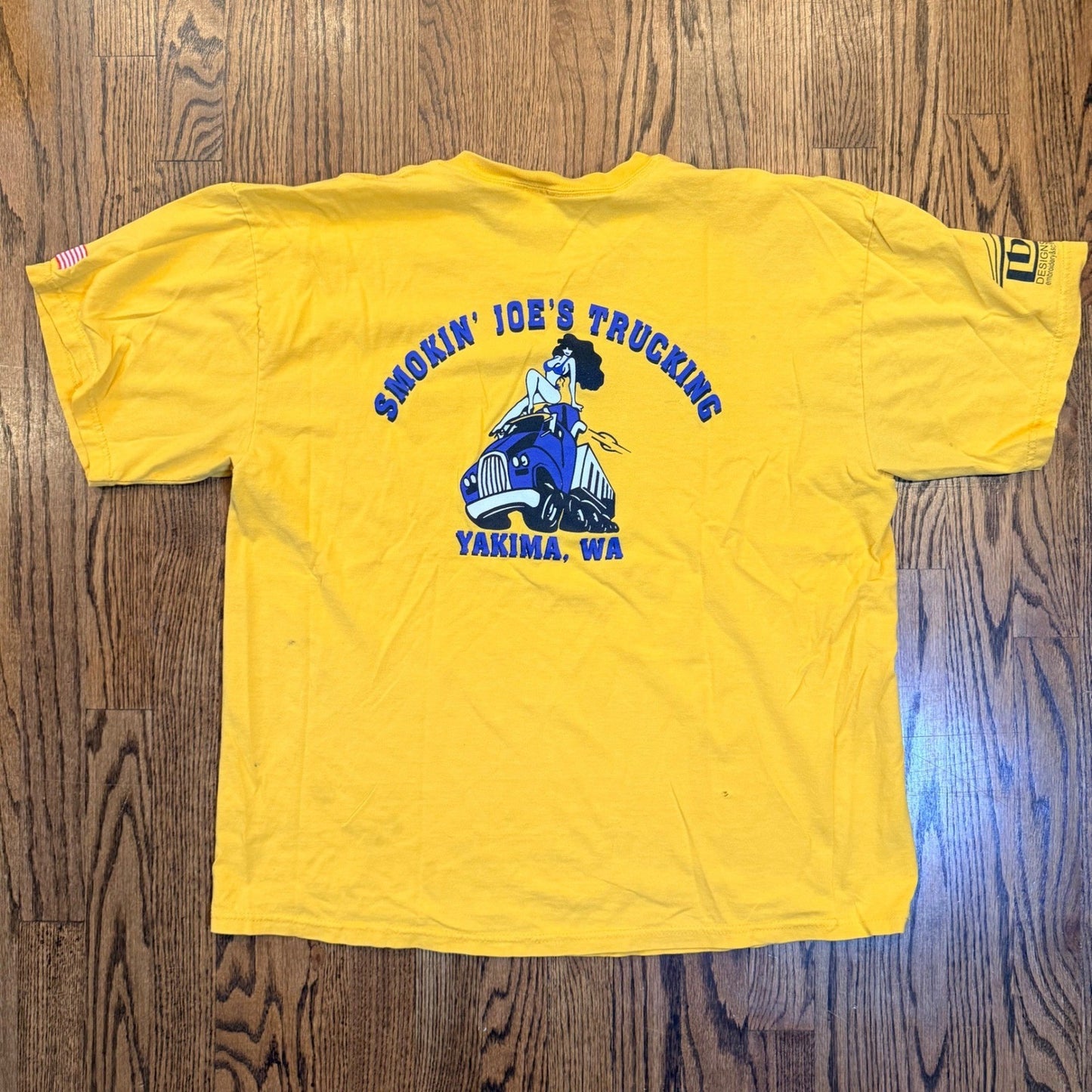 Vintage Smokin Joes Trucking Yakima WA Pocket T-Shirt XL Yellow Sleeve Graphic