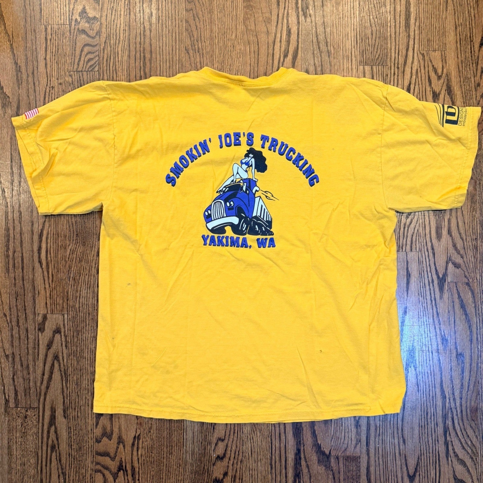 Vintage Smokin Joes Trucking Yakima WA Pocket T-Shirt XL Yellow Sleeve Graphic