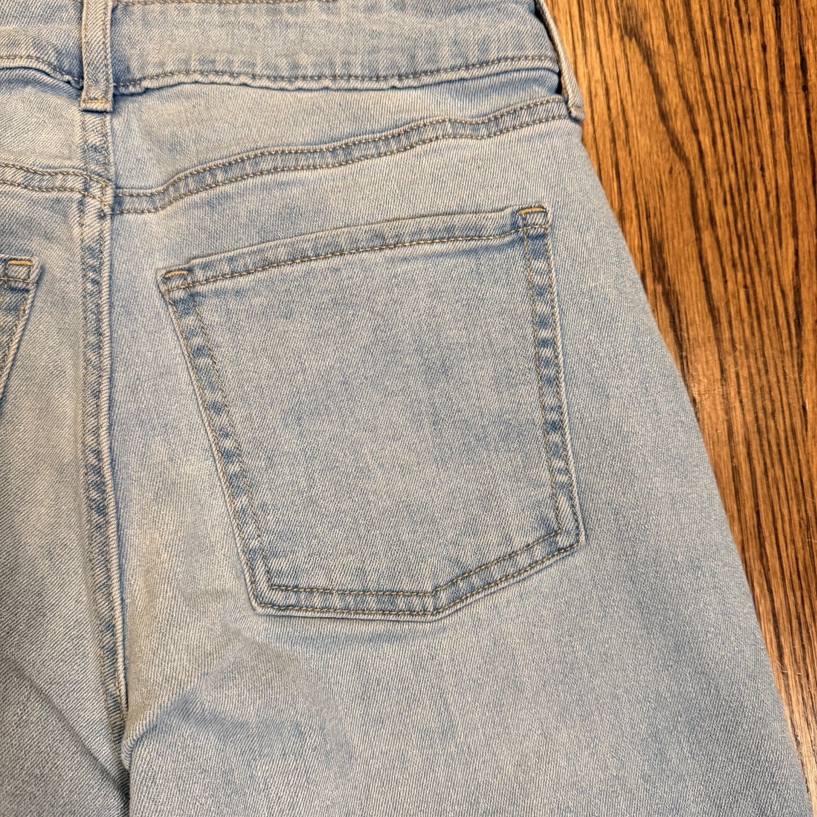 Old Navy High Rise WOW Wide Leg San Catarina Light Blue Denim Jeans Womens 6