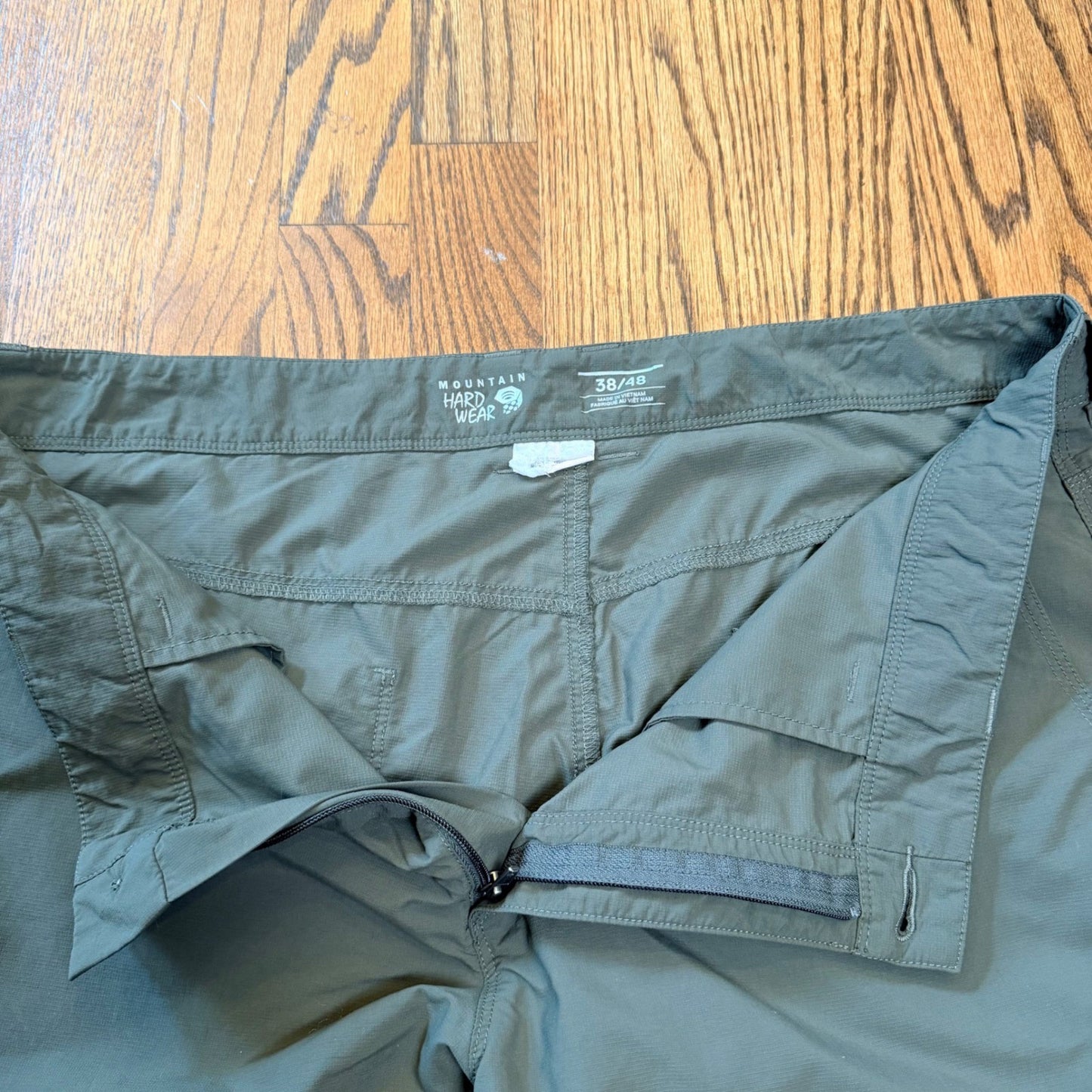Mountain Hardwear AP Scrambler Hiking Shorts 38 Olive Green Outdoor Adventure